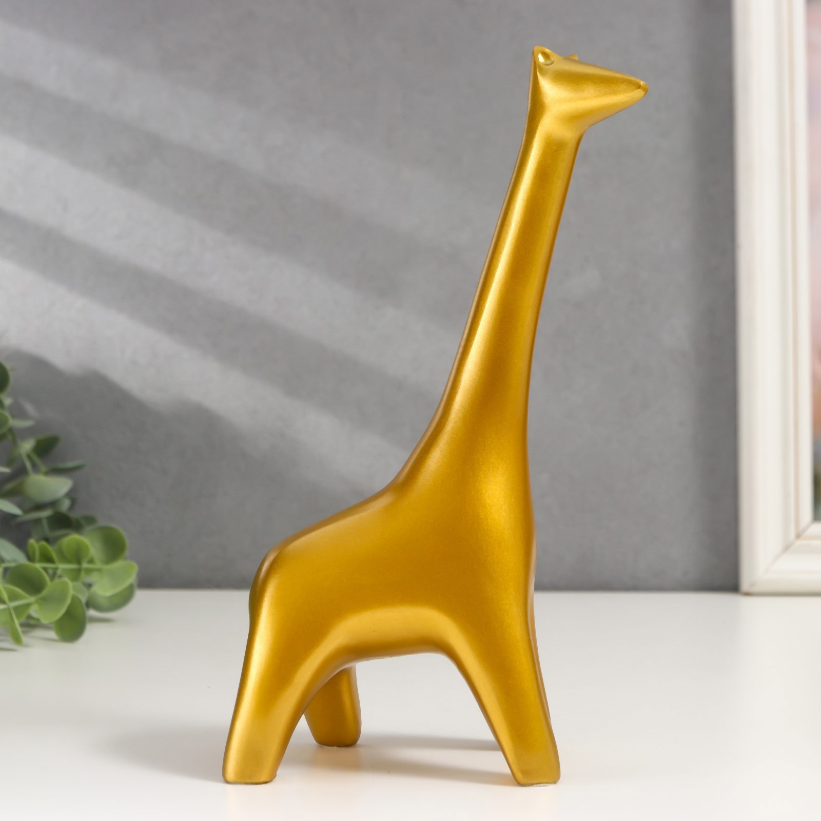 Изображение товара Декоративная фигура Золотой жираф, 20,5x6x11 см