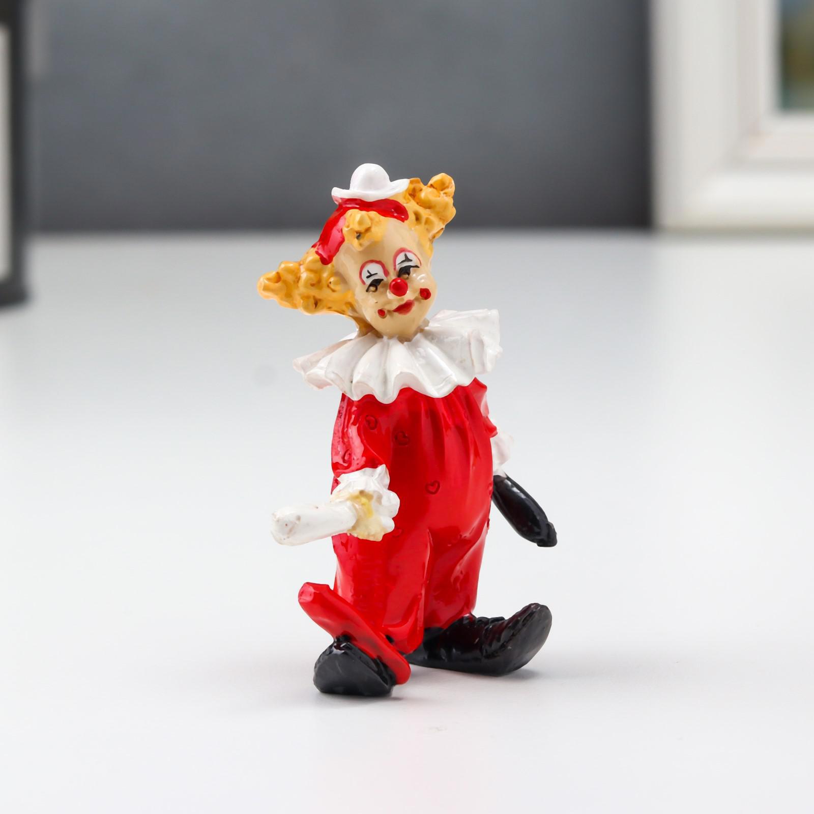 Изображение товара Сувенир Клоун в красном костюме, булавы, 6,6х3х4,7 см