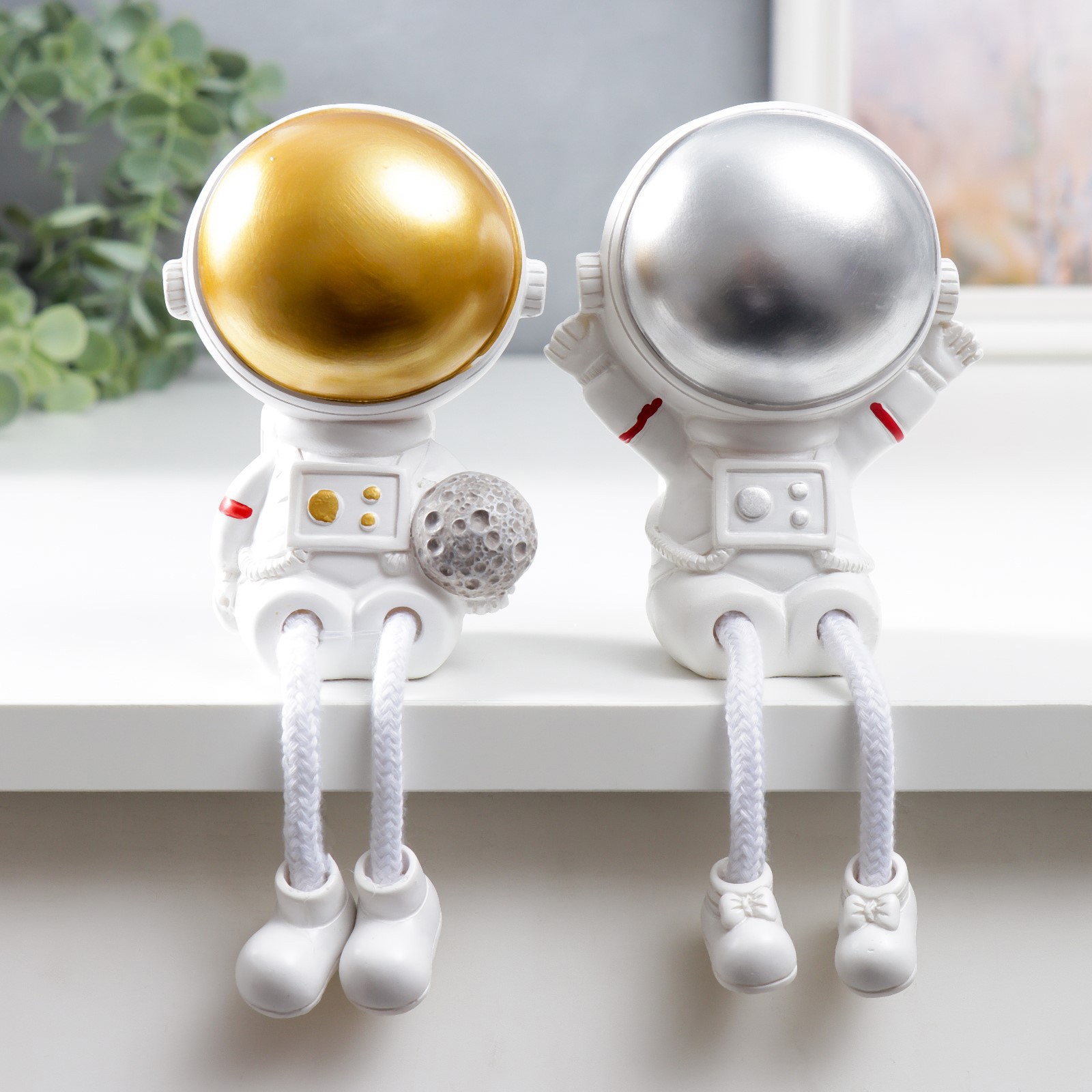 Изображение товара Сувенир интерьерный "Космонавты" с ножками набор 2 шт 18x6x7.5 см 18x6x8.5 см