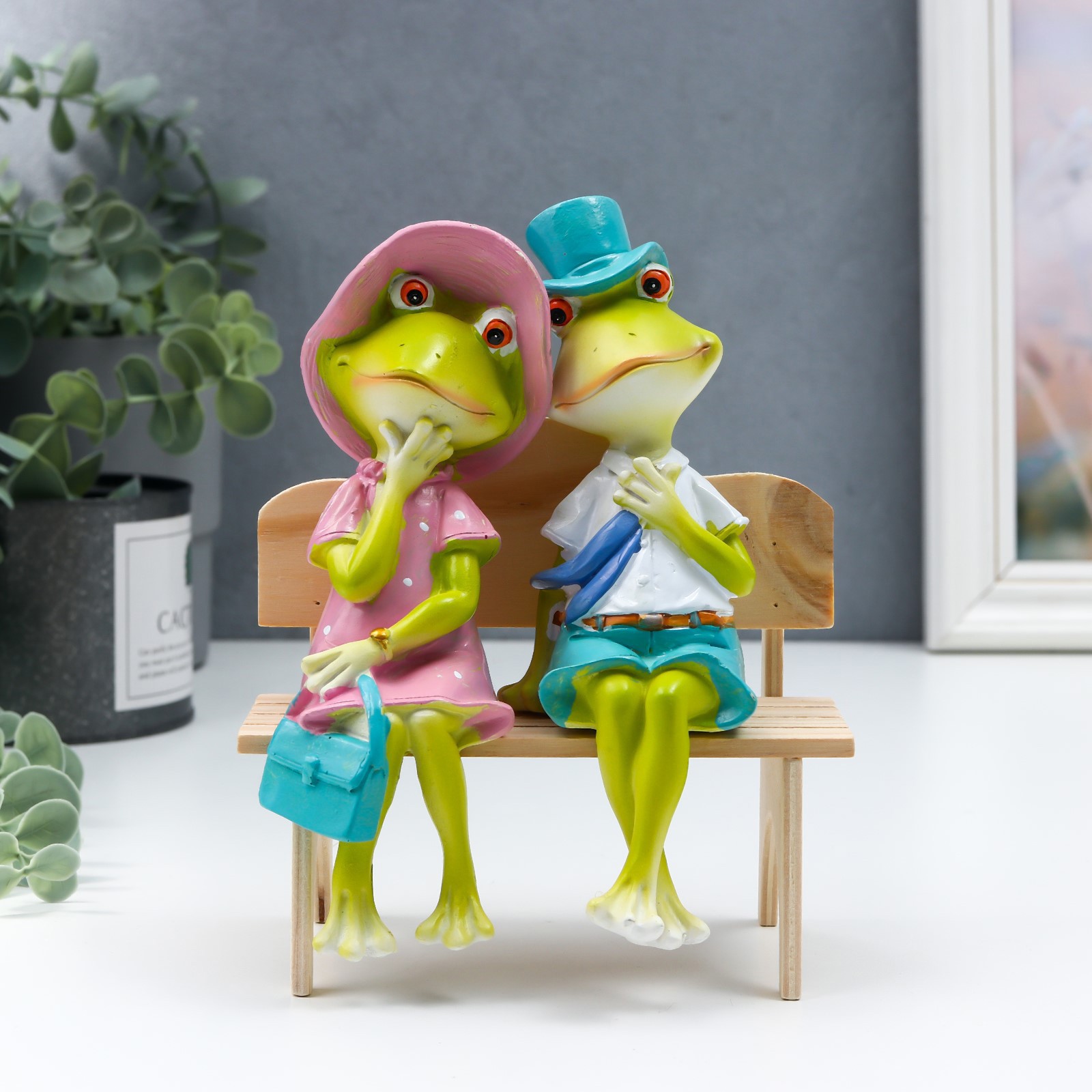 Изображение товара Сувенир интерьерный "Лягушки на скамеечке - свидание" 16.8x8.5x13 см Изображение товара Сувенир интерьерный "Лягушки на скамеечке - свидание" 16.8x8.5x13 см