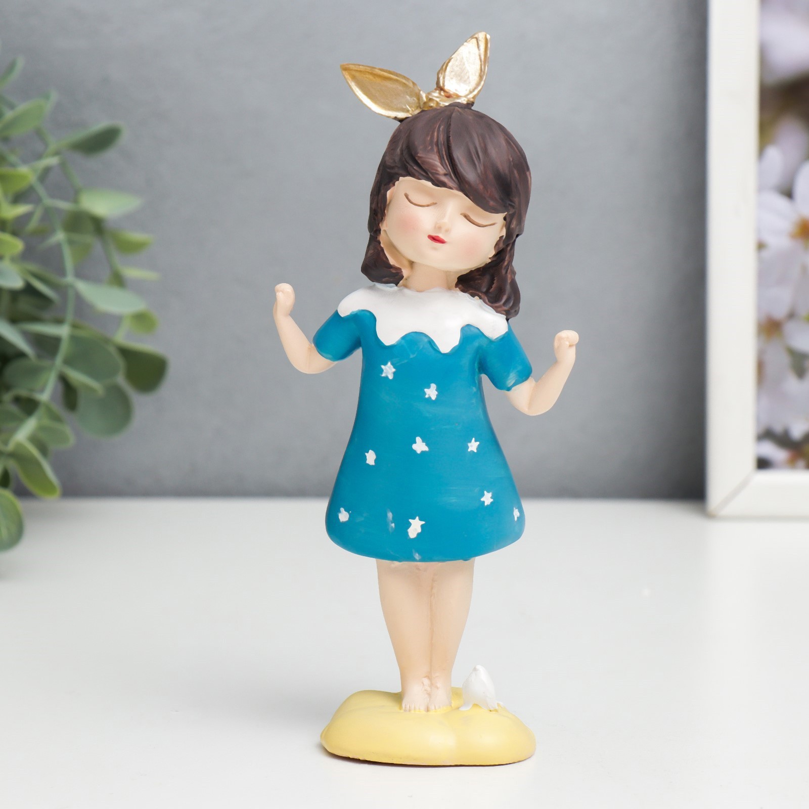 Изображение товара Малышка в платье со звёздами — прятки, декоративная фигура