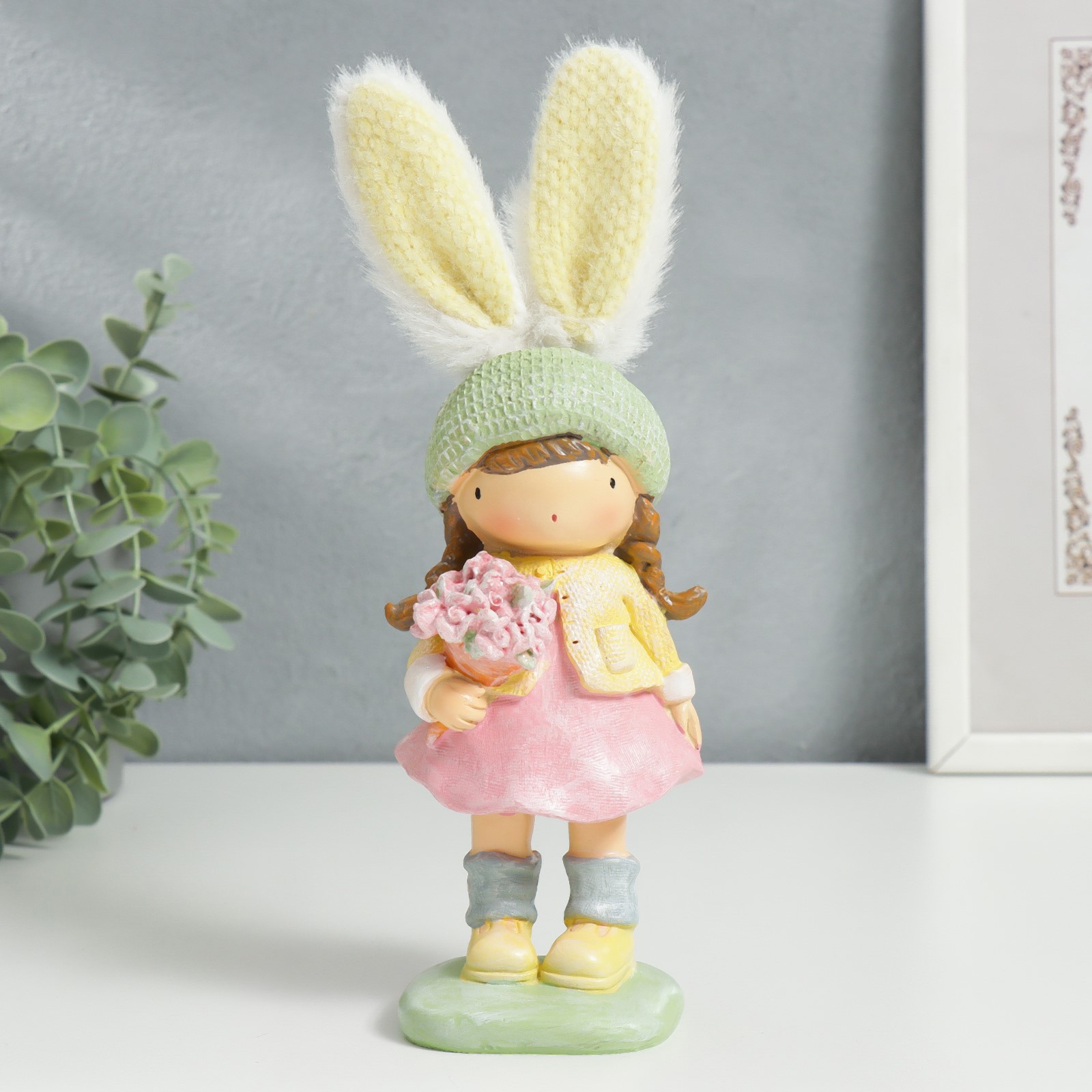 Изображение товара Сувенир интерьерный "Малышка-зайка с букетом цветов" розово-желтый 23x7.4x7.8 см