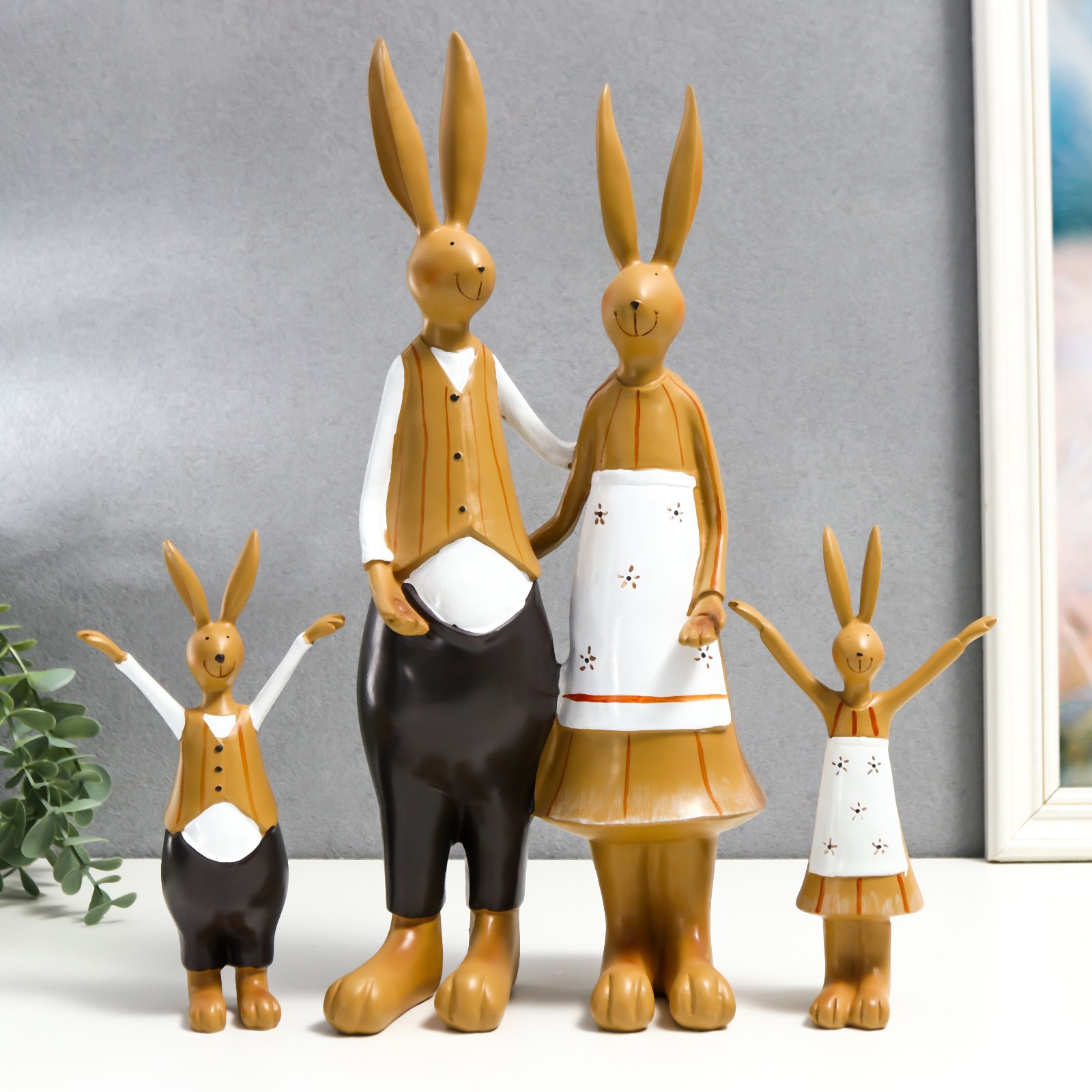 Изображение товара Декоративная фигура SIMALAND Семейство кроликов папа мама дети 36,2 см