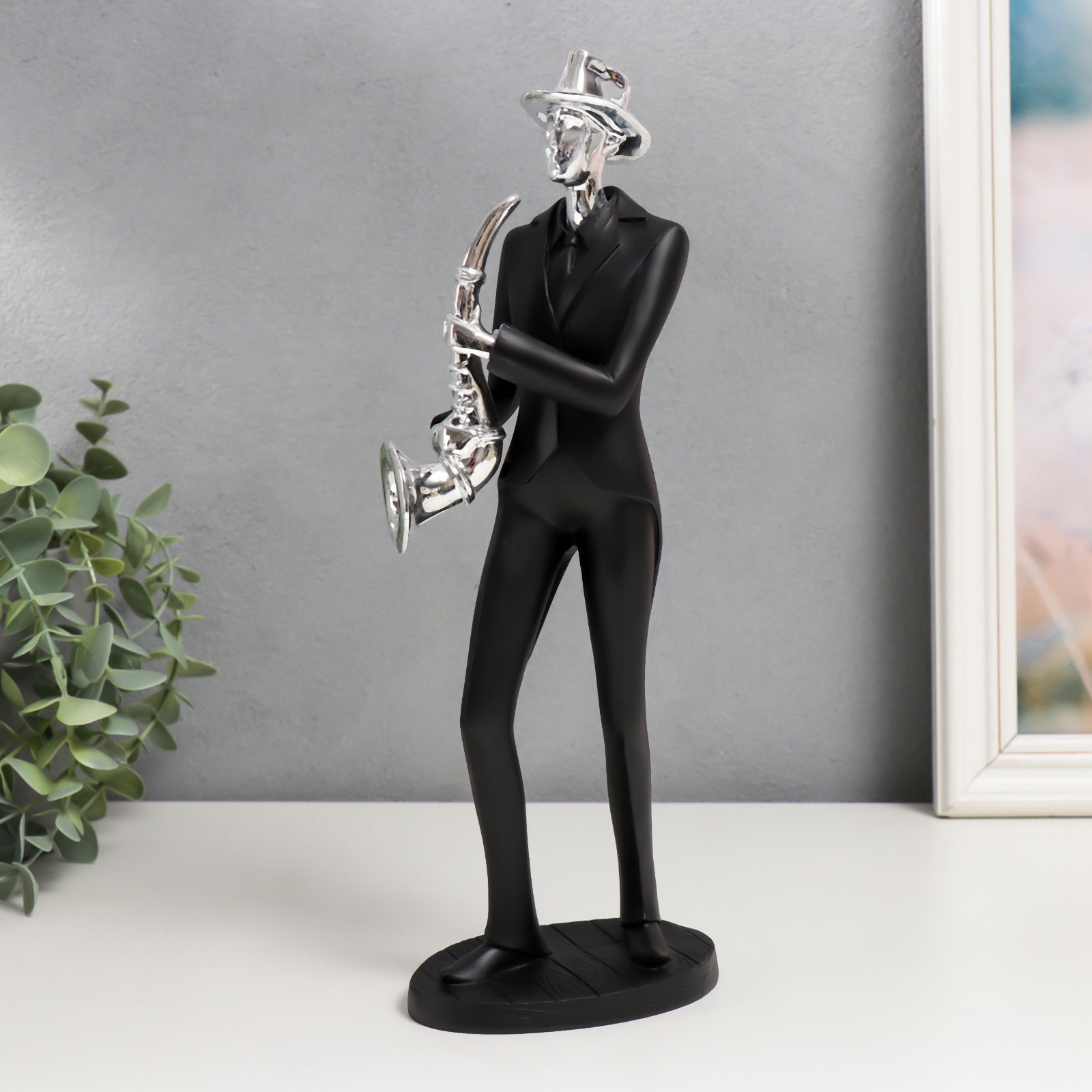Изображение товара Саксофонист - декоративная фигура, чёрная с серебром
