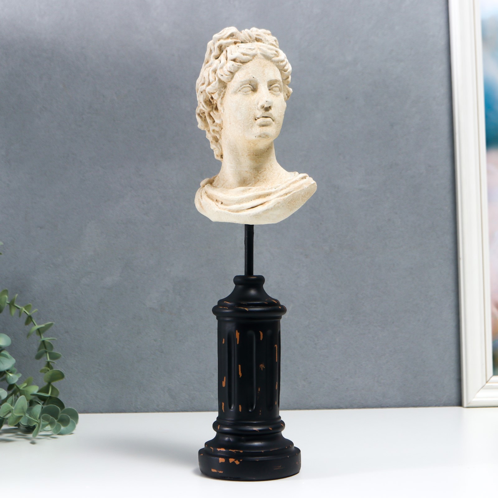 Изображение товара Скульптура Венера на колонне 37×10×10 см — декоративная фигура из полистоуна