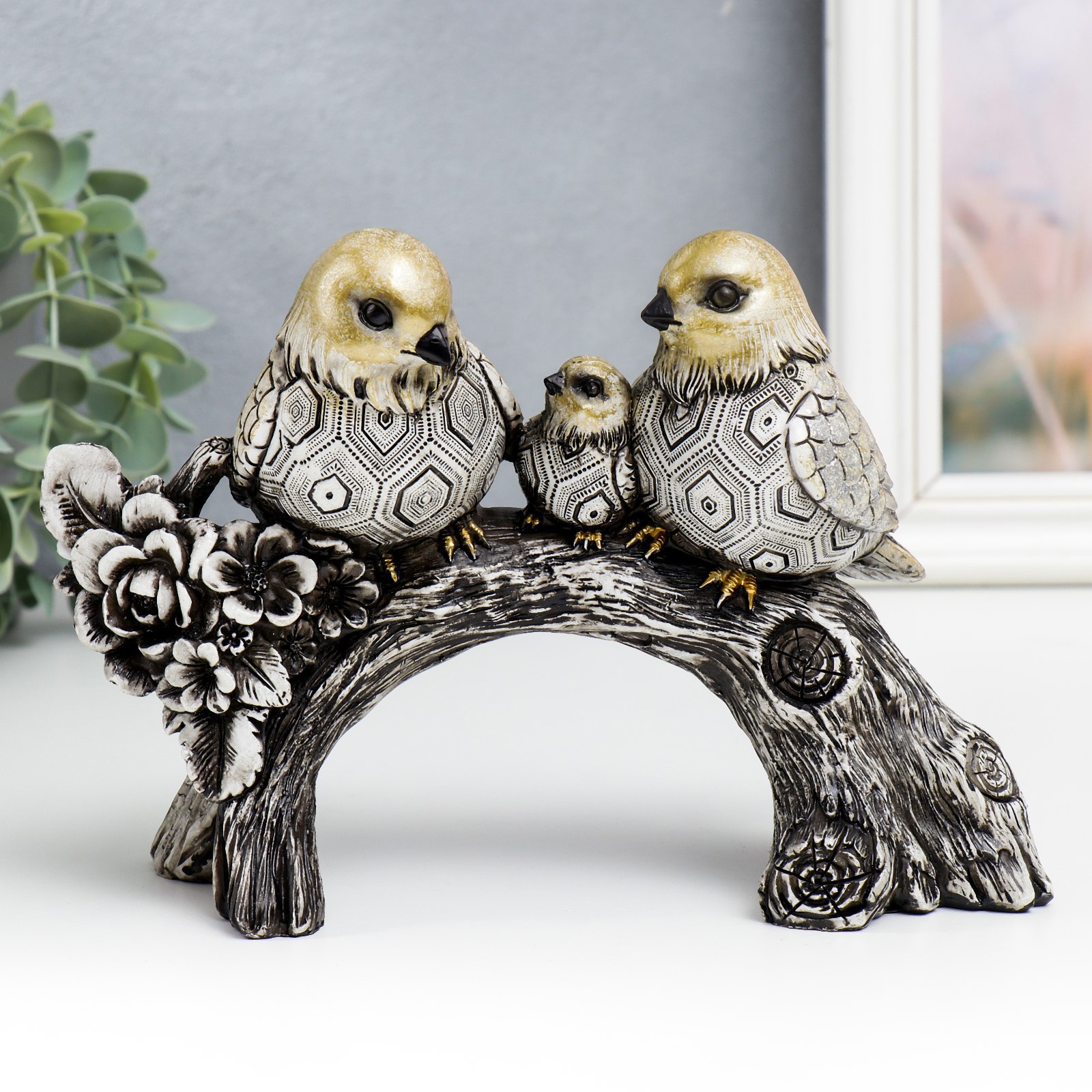 Изображение товара Сувенир интерьерный Три воробышка на коряге с цветами Геометрия 14.8x10.5x22.7 см