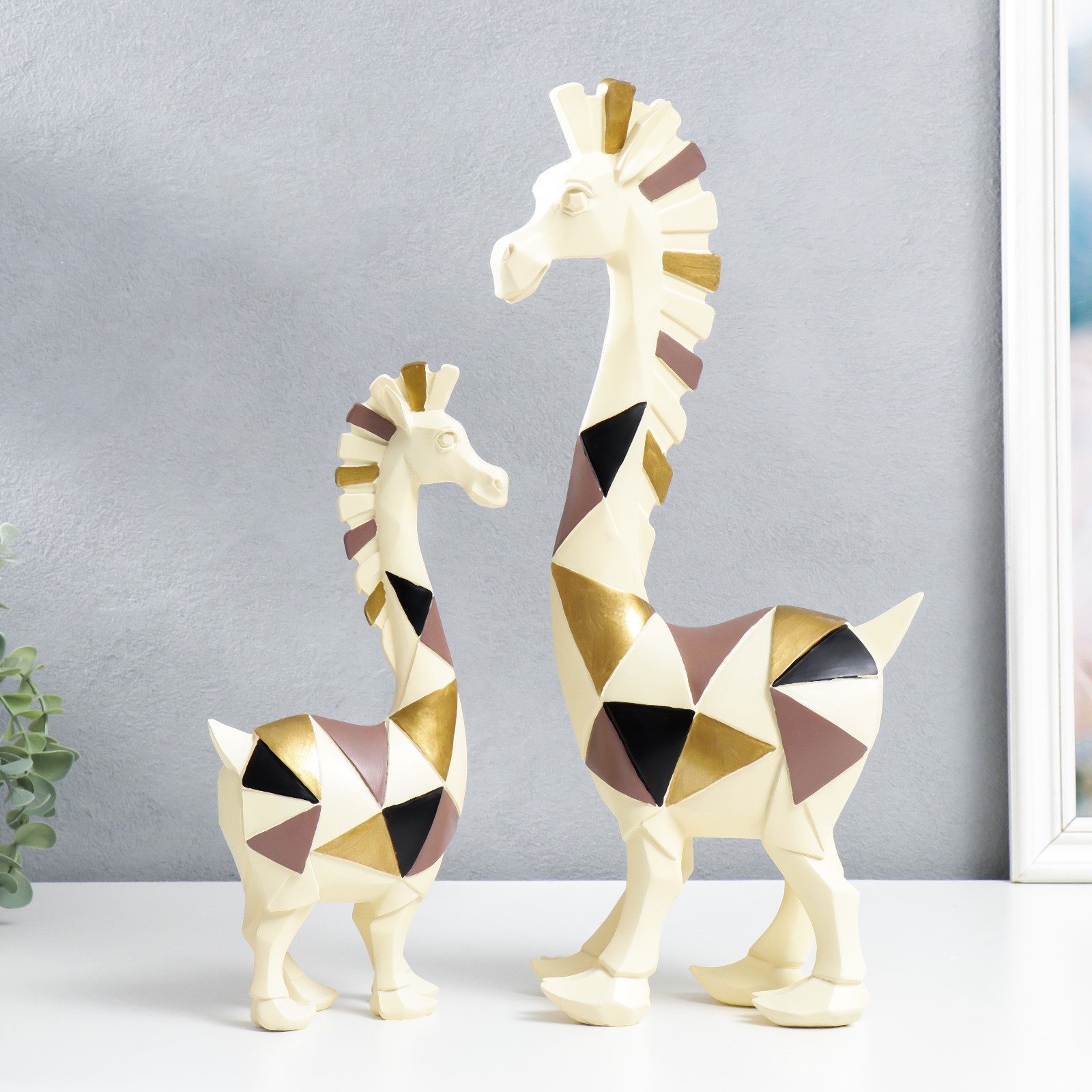 Изображение товара Сувенир интерьерный 3D Кремовые Кони Цветная геометрия набор 2 шт 29x6x14 41.5x9x19 см