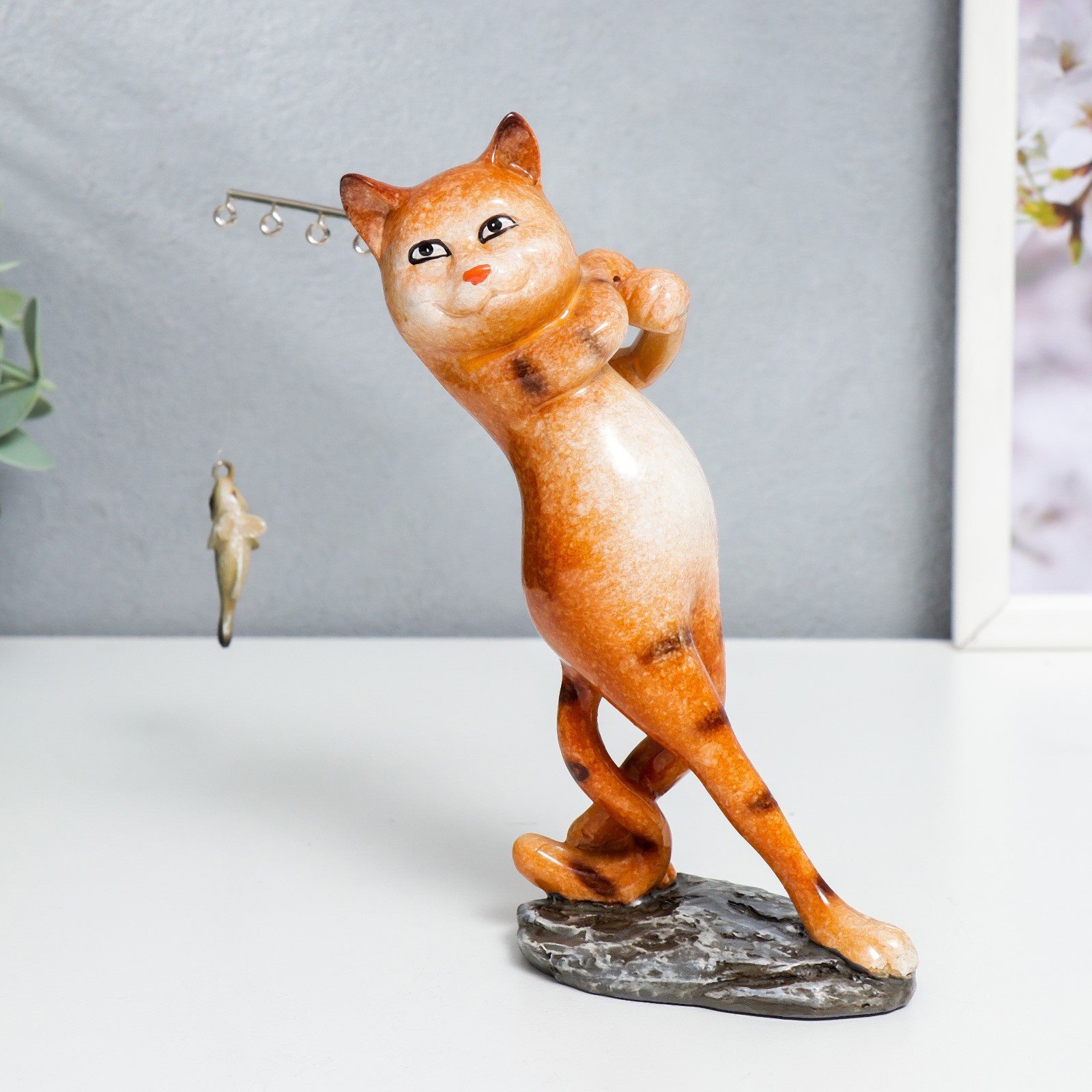 Изображение товара Сувенир интерьерный Кот поймал рыбу — 16,5x7x20,5 см