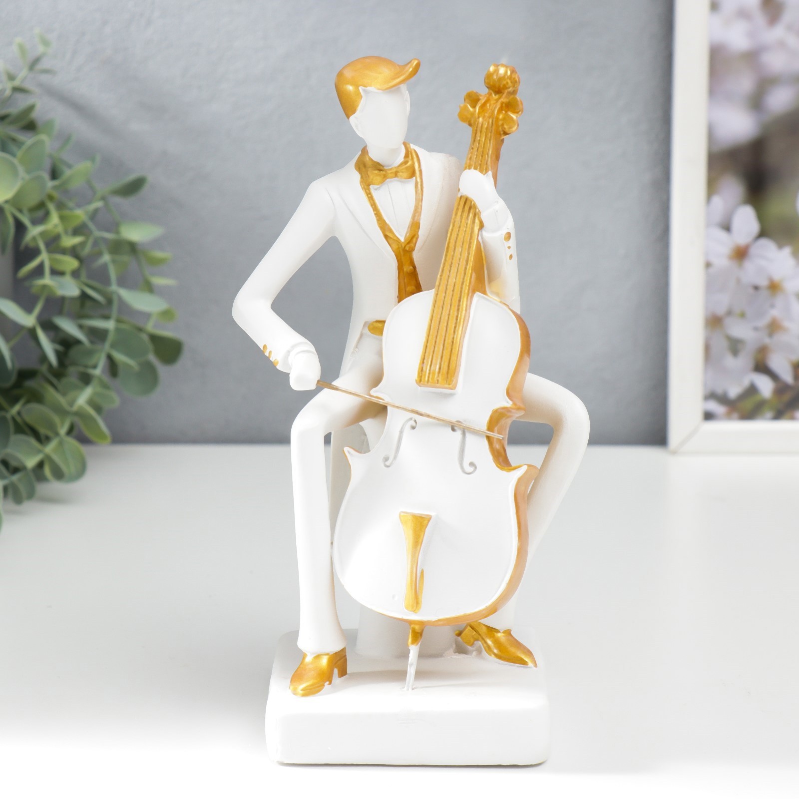 Изображение товара Сувенир интерьерный музыкант "Контрабасист" белый с золотом 21.5x8x10см