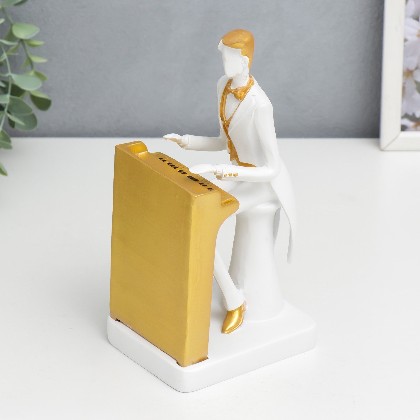 Изображение товара Сувенир интерьерный музыкант «Пианист» белый с золотом 20x11x9 см