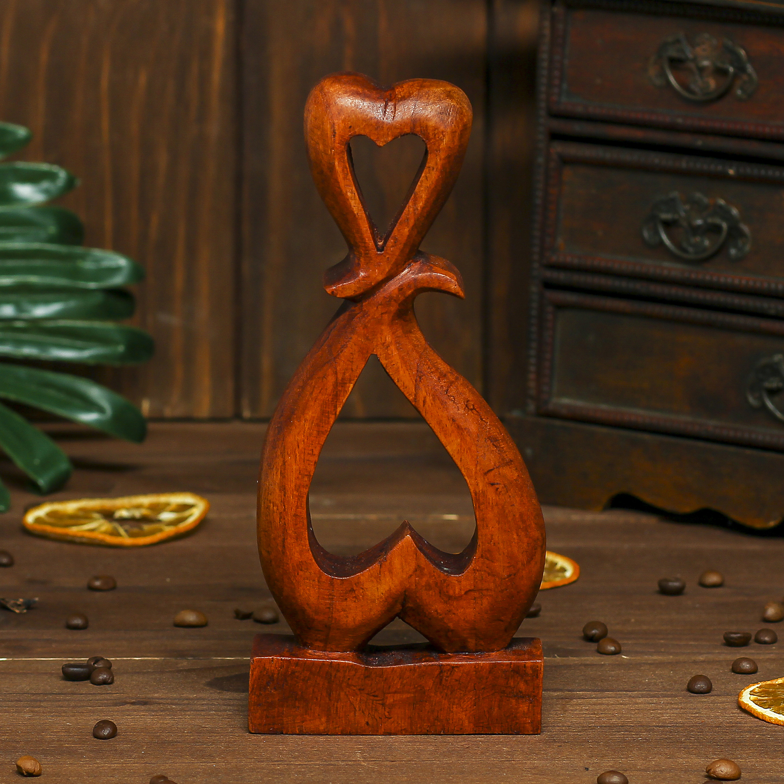 Изображение товара Сувенир Два сердца, коричневый, дерево, 20x9x3 см