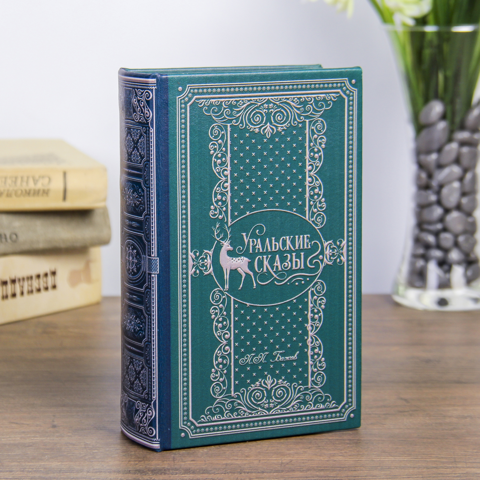 Изображение товара Шкатулка-сейф книга «Уральские сказки» 17x11x5 см
