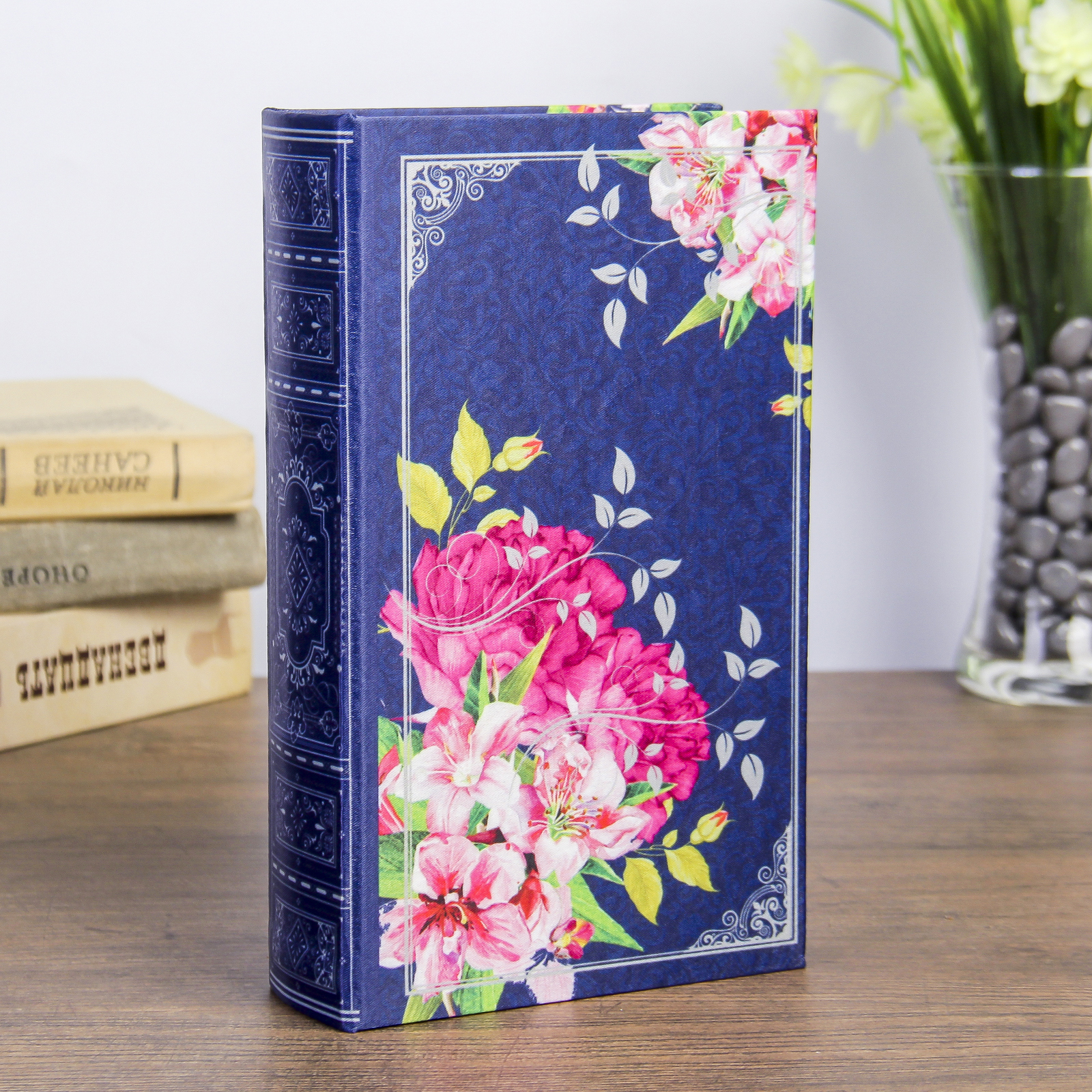 Изображение товара Шкатулка-сейф книга "Цветы на синем фоне" 21x13x5 см Изображение товара Шкатулка-сейф книга "Цветы на синем фоне" 21x13x5 см