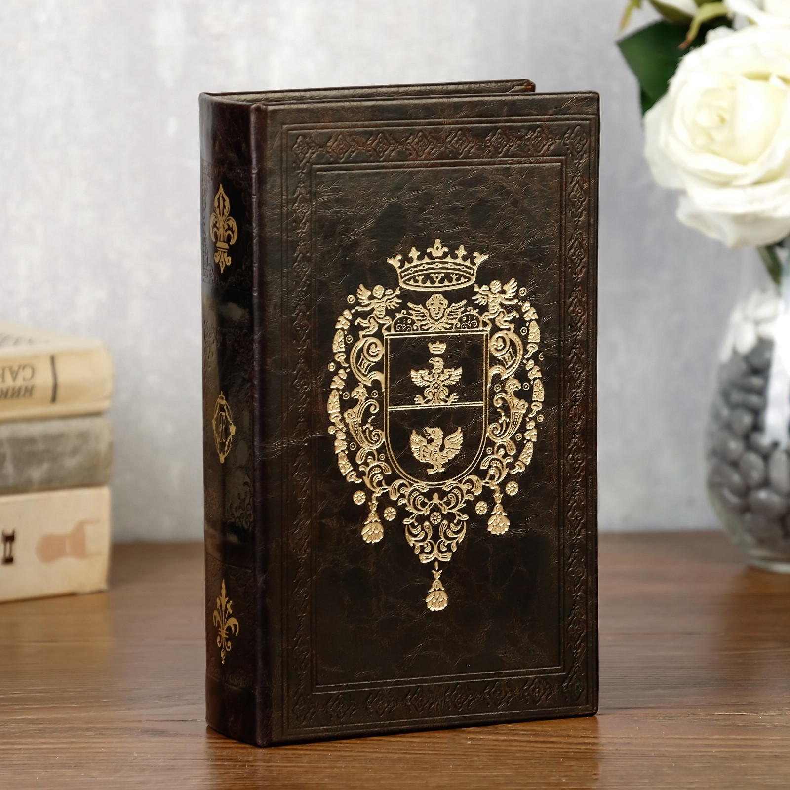 Изображение товара Шкатулка-сейф книга "Фамильный герб" 21x13x5 см