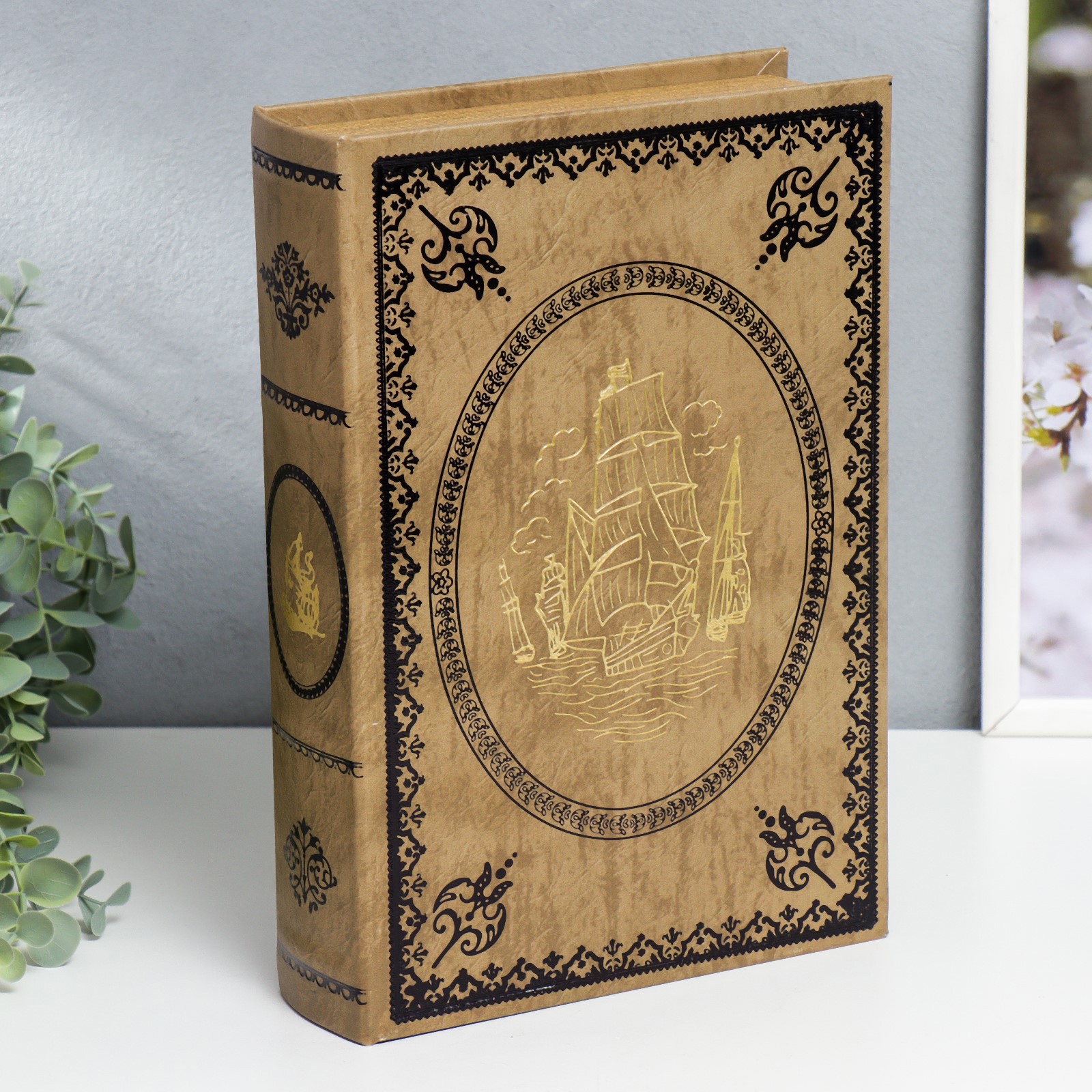 Изображение товара Шкатулка-сейф книга "Золотые парусники" искусственная кожа с тиснением, 30x21x7 см