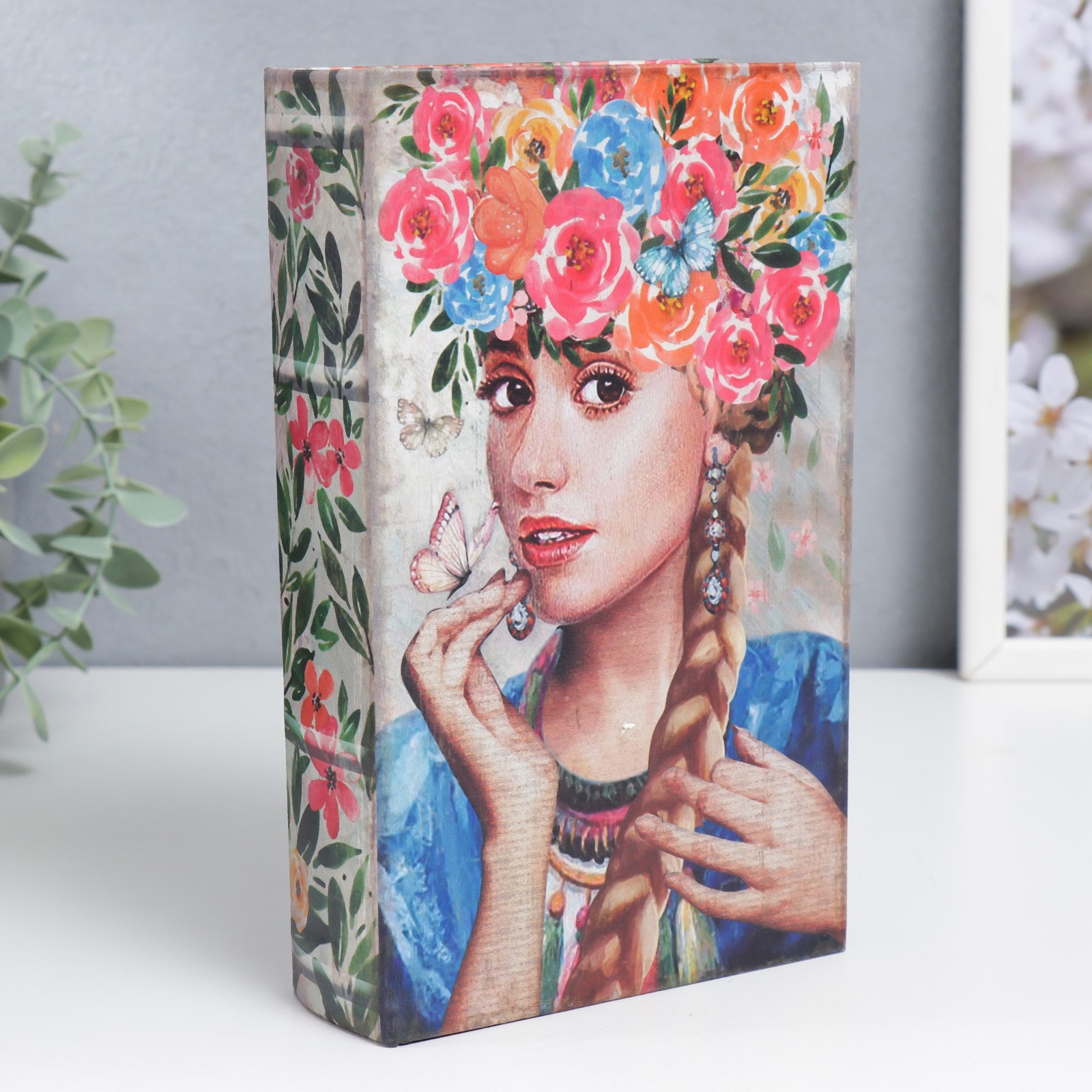 Изображение товара Шкатулка-сейф книга SIMALAND Девушка с косой в цветочном венке