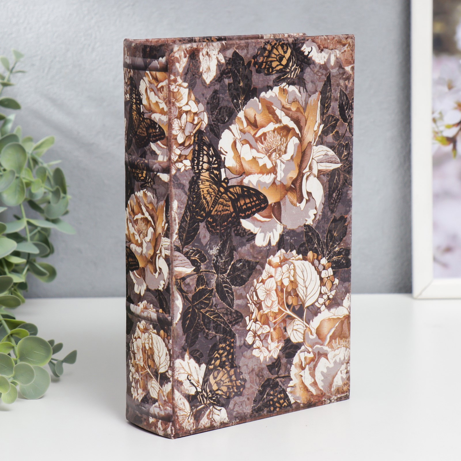 Изображение товара Шкатулка-сейф книга Королевские розы и Бабочки Винтаж 21x13x5 см