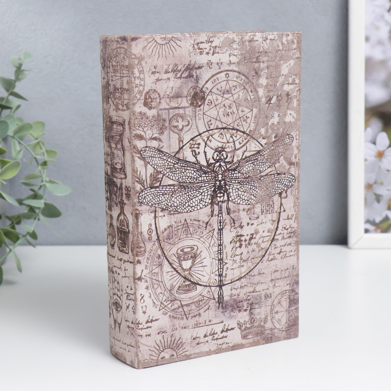 Изображение товара Шкатулка-сейф книга "Стрекоза и старинные чертежи" 21x13x5 см