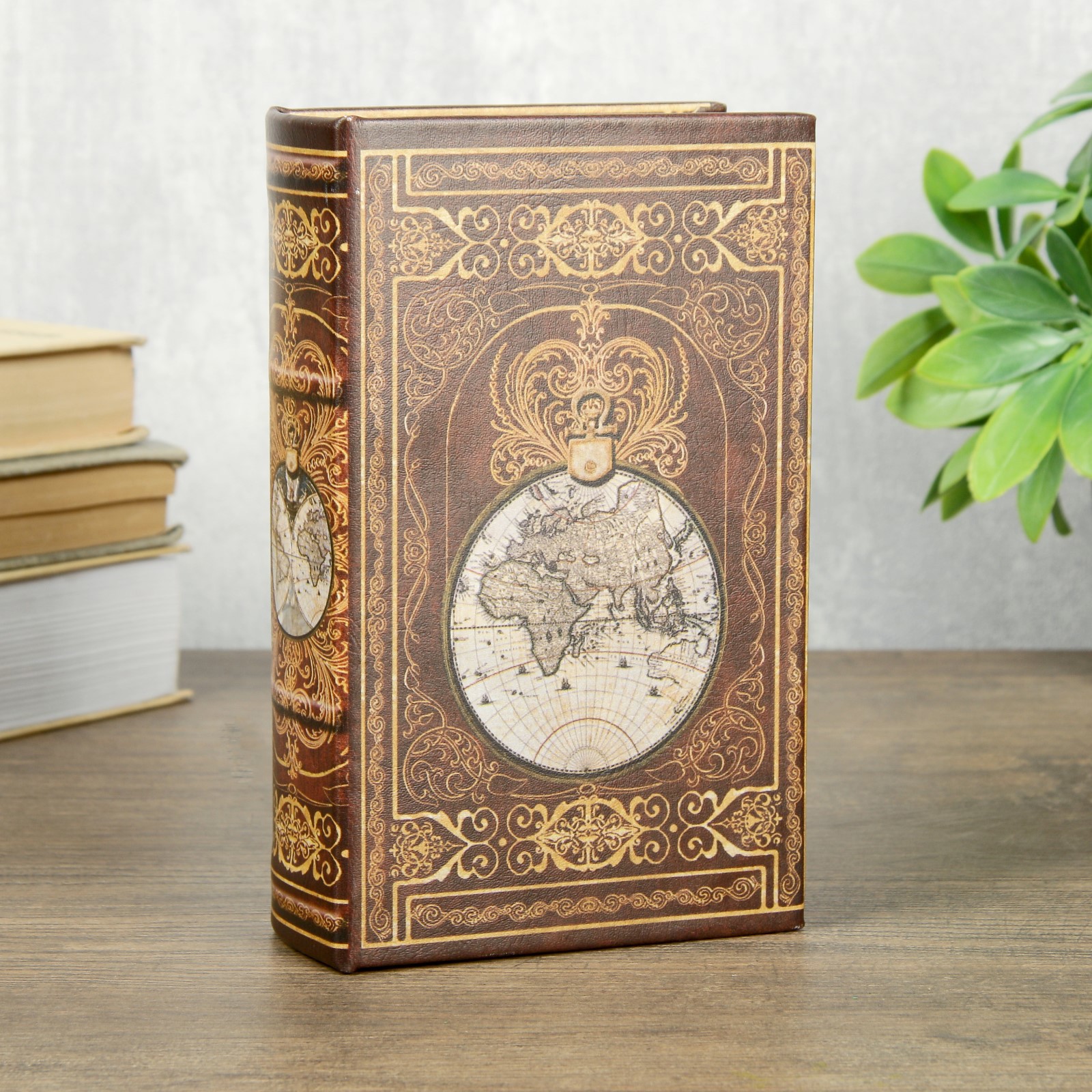 Изображение товара Шкатулка-сейф книга "Этот огромный мир" 17x11x5 см