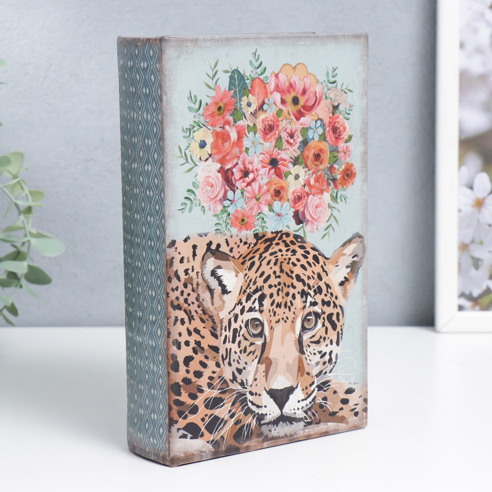 Изображение товара Шкатулка-сейф книга "Ягуар и букет цветов" 21x13x5 см