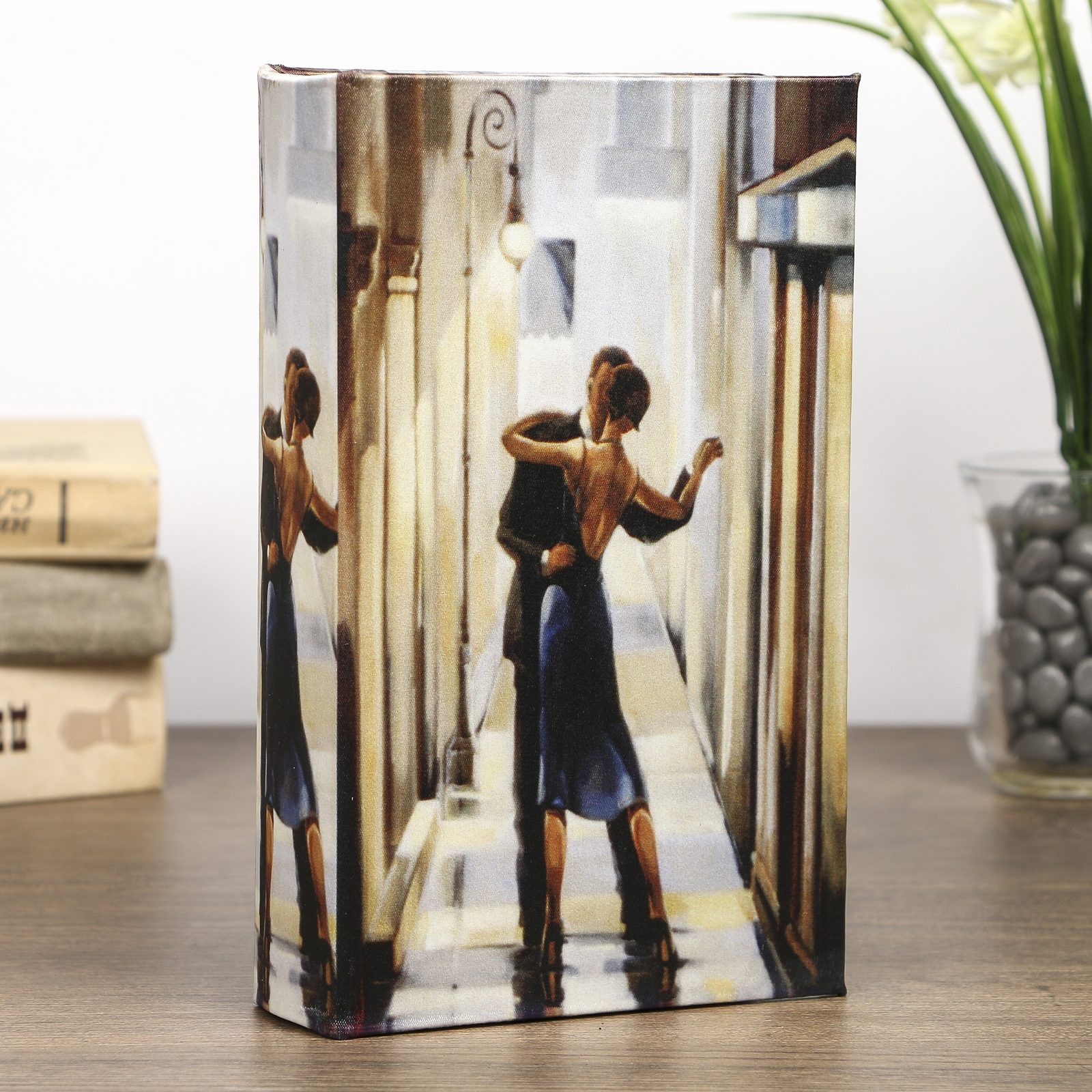 Изображение товара Шкатулка-сейф книга Танец в зеркалах 21x13x5 см