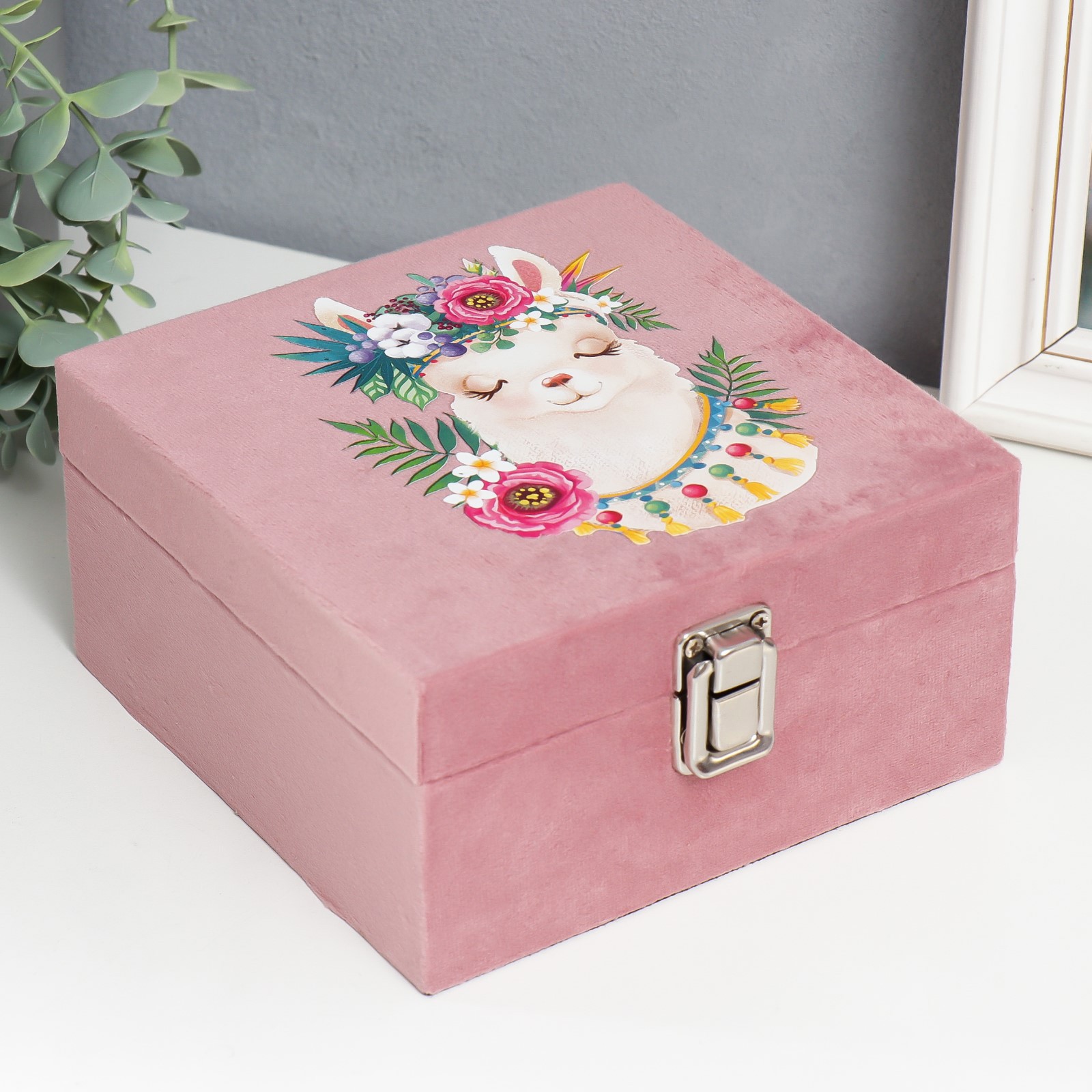 Изображение товара Шкатулка универсальная "Лама в цветах" бархат розовый 10x16x16 см
