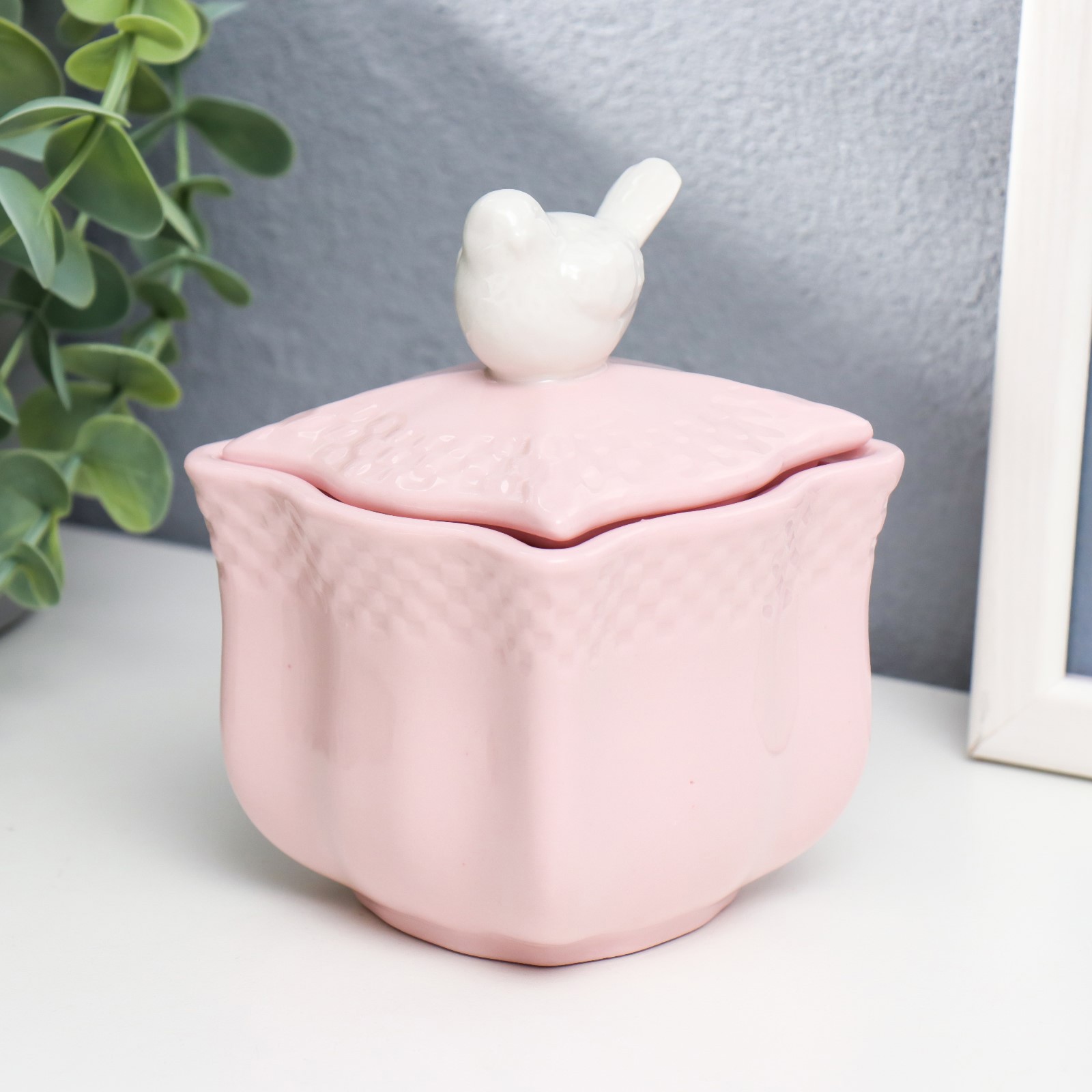 Изображение товара Шкатулка универсальная "Белый воробей. Фигурная" розовая 10.9x8.2x8.2 см