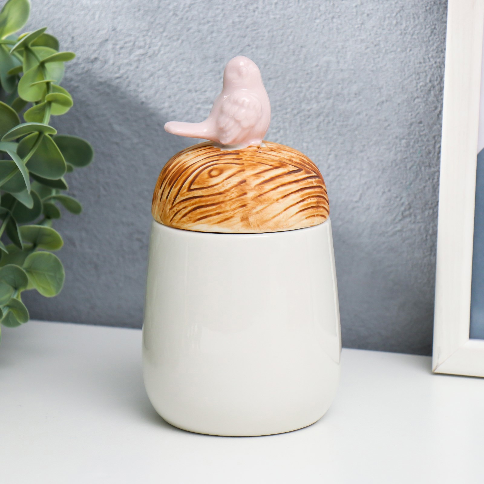 Изображение товара Шкатулка универсальная "Белый воробей на жёлуде" высокая 14.4x7.2x7.2 см