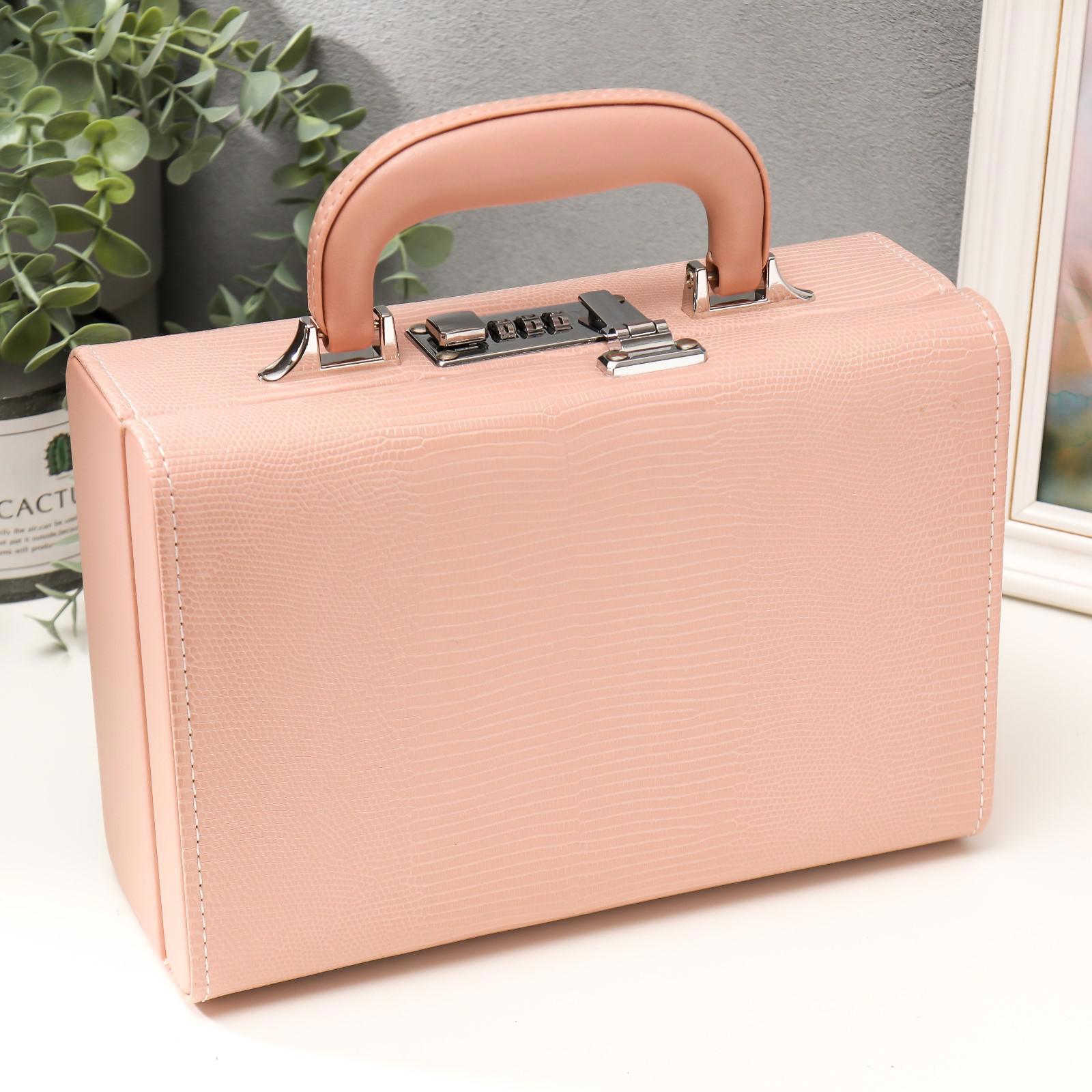 Изображение товара Шкатулка для украшений "Кожа змеи" нежно-розовая чемодан 9.5x16.5x24