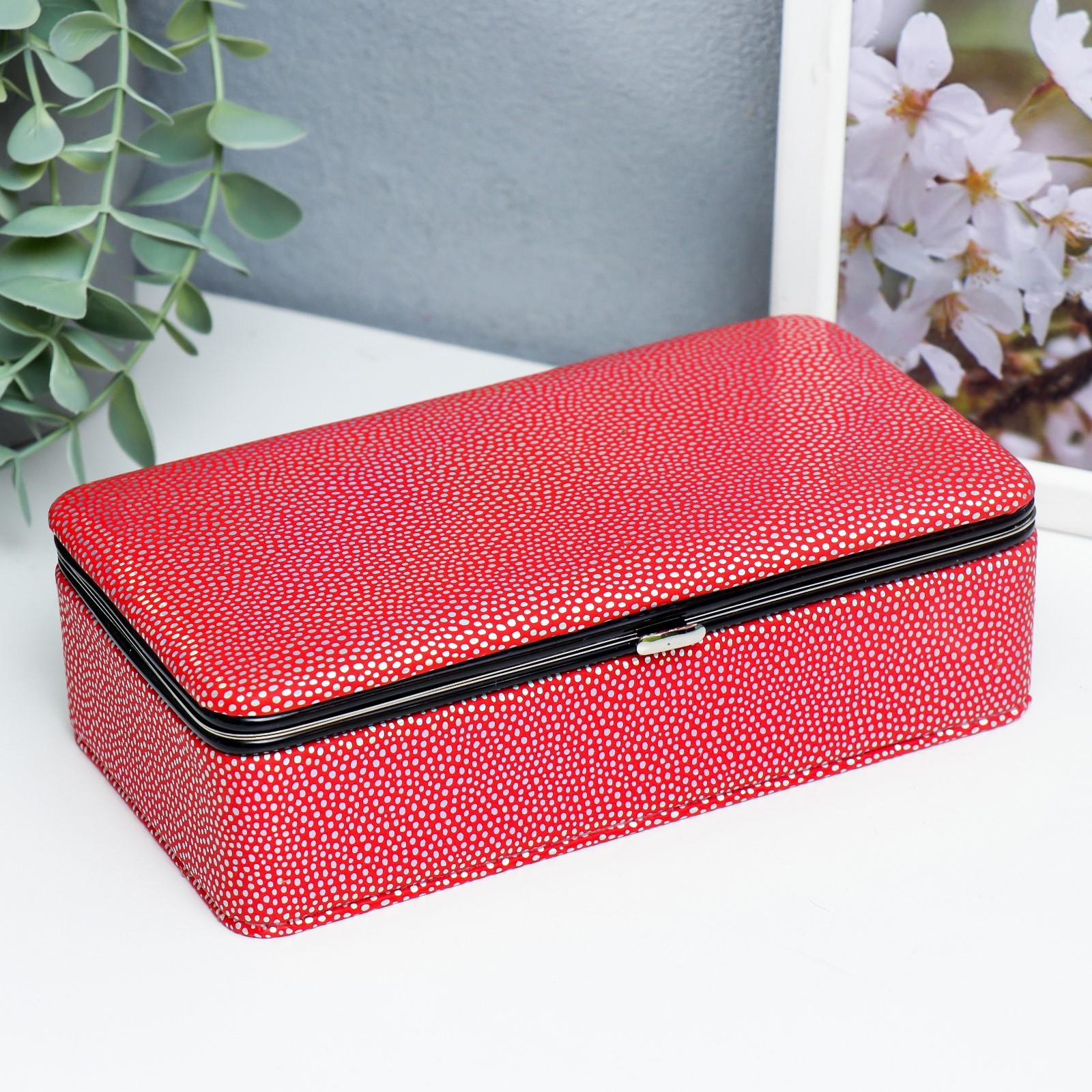 Изображение товара Шкатулка для украшений Маленькие пятнышки Красная голография 6x9.8x18.5 см