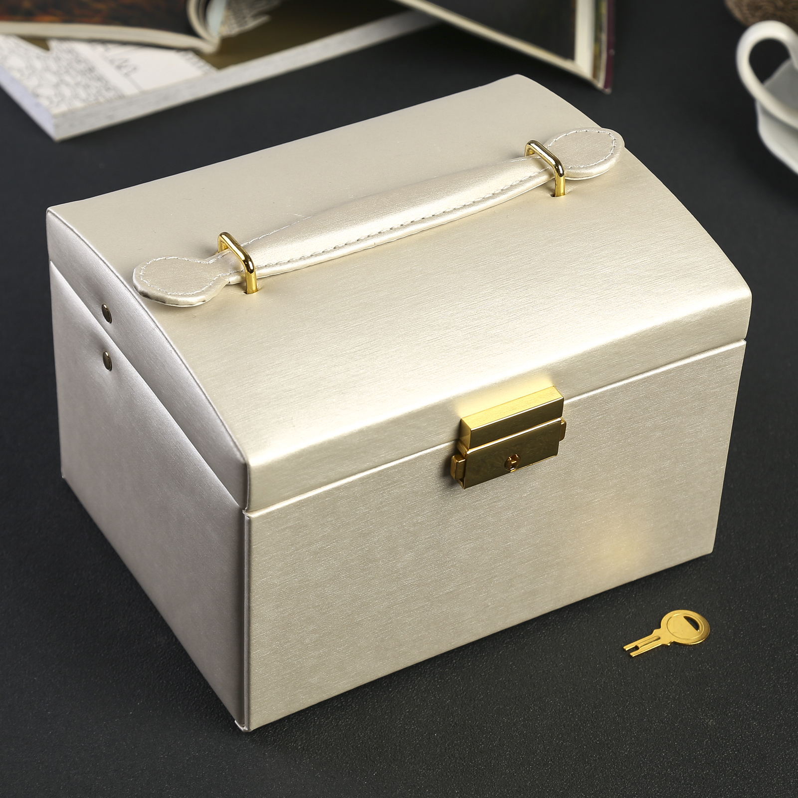 Изображение товара Шкатулка SIMALAND Жемчужный молочный 12,3x17,3x13,7 см