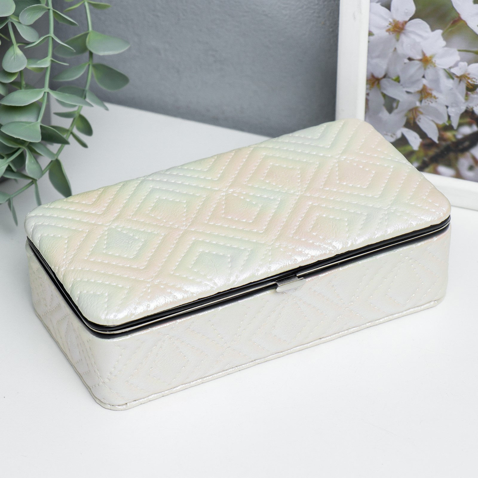 Изображение товара Шкатулка для украшений "Узор из ромбов. Белый перламутр" 6x9.8x18.5 см