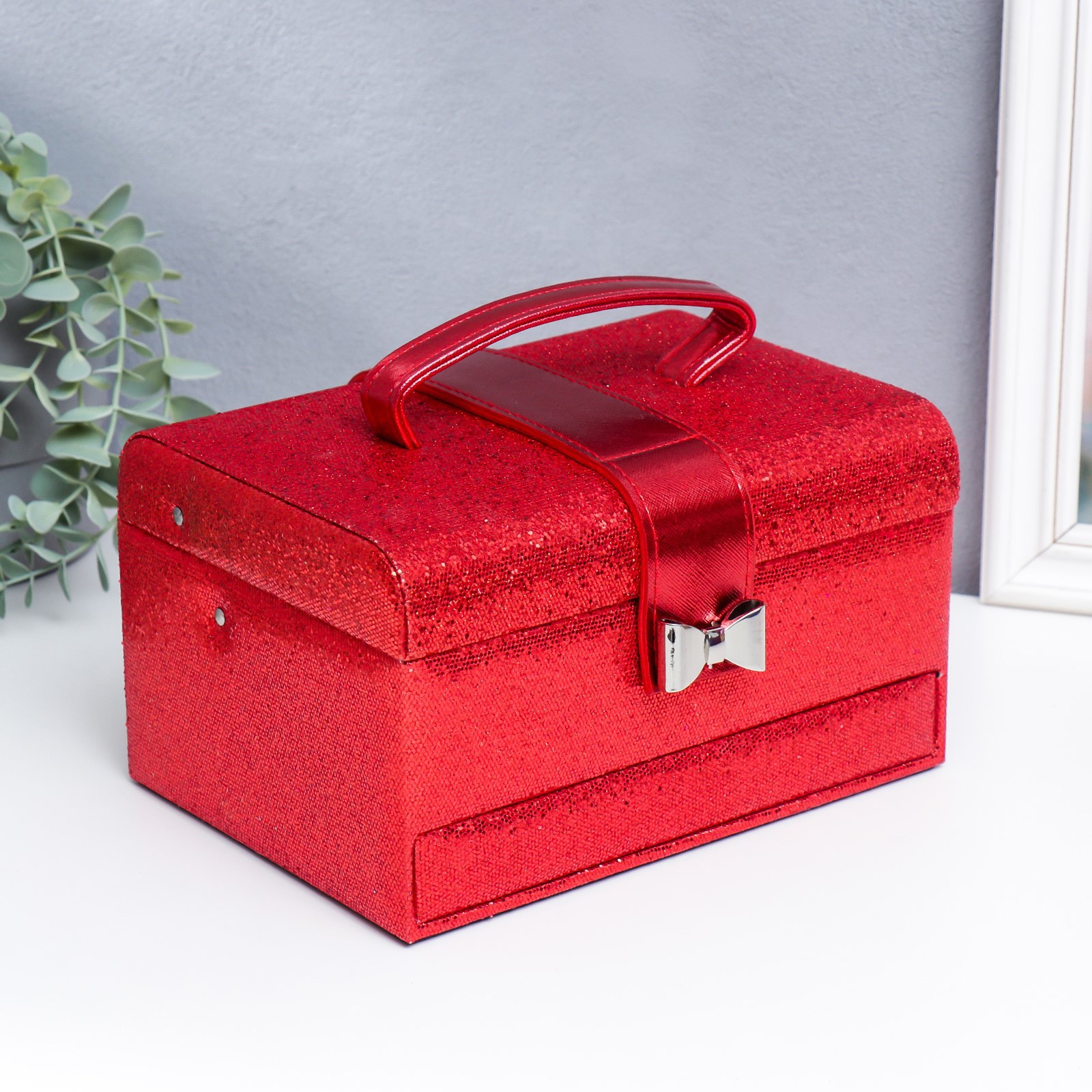 Изображение товара Шкатулка для украшений Сундук с бантом, красная, 13,5x16,5x23 см