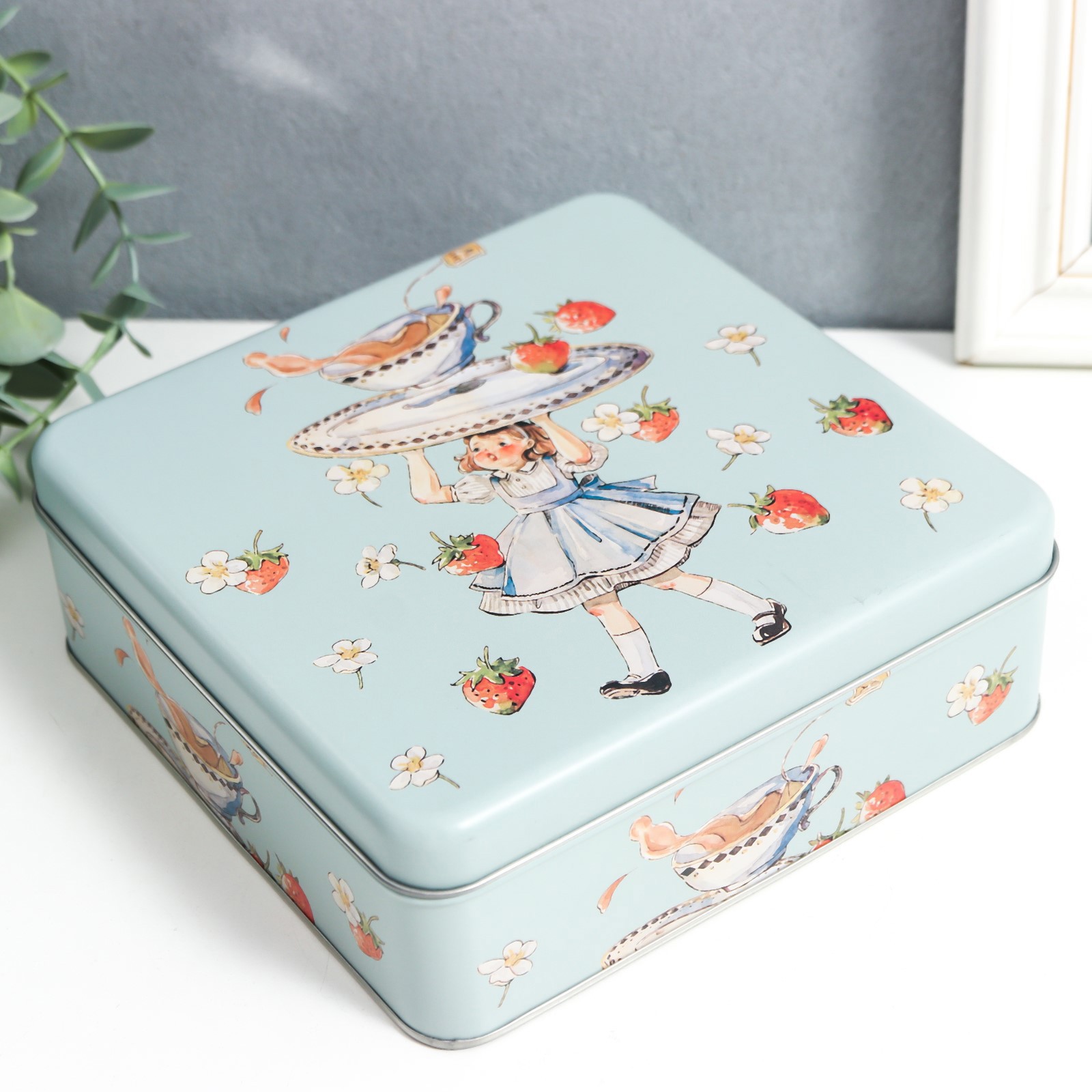 Изображение товара Шкатулка универсальная квадрат "Малышка с чайной парой" 5.8x17x17 см