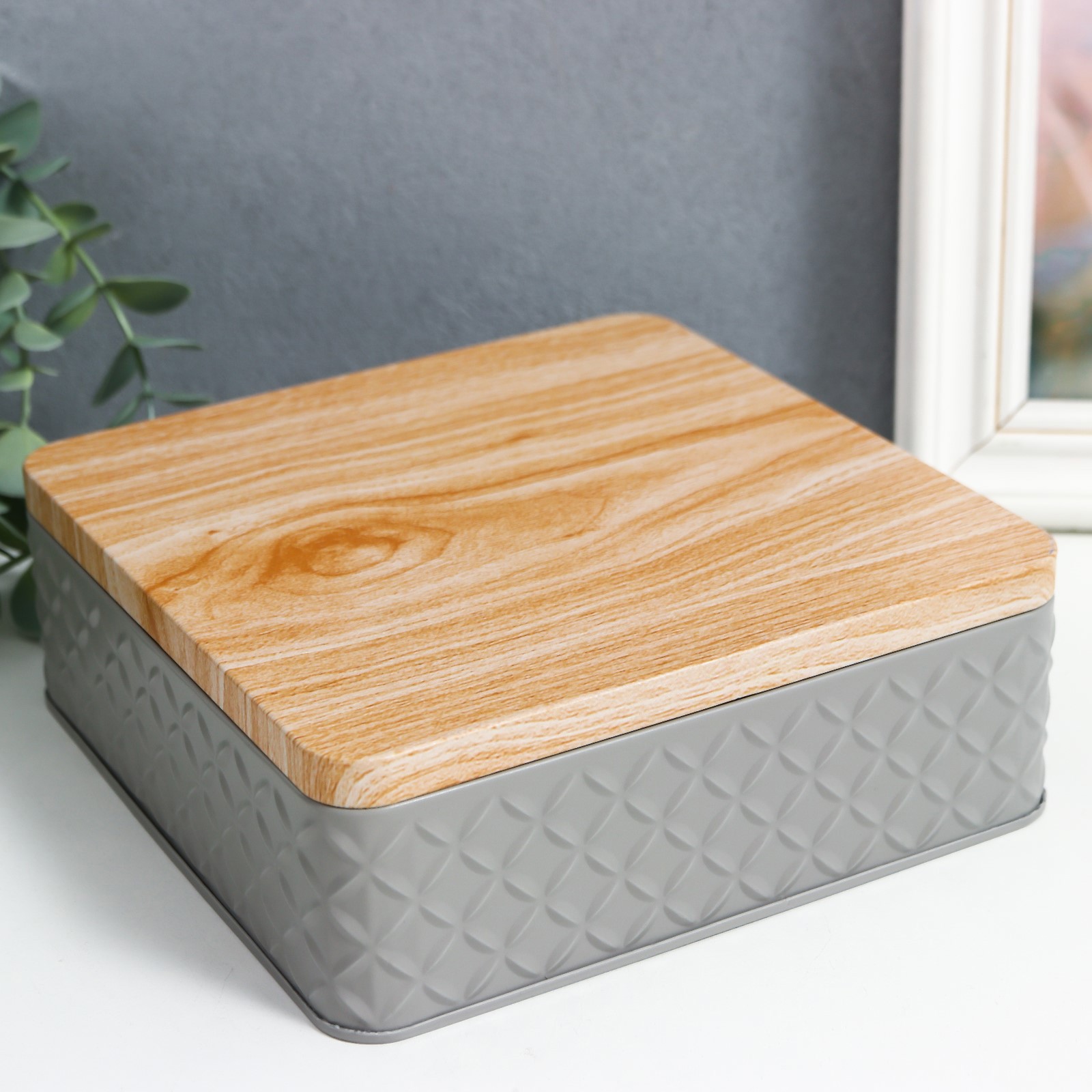 Изображение товара Шкатулка универсальная квадрат "Ромбы" серая, крышка под дерево 6x17x17 см