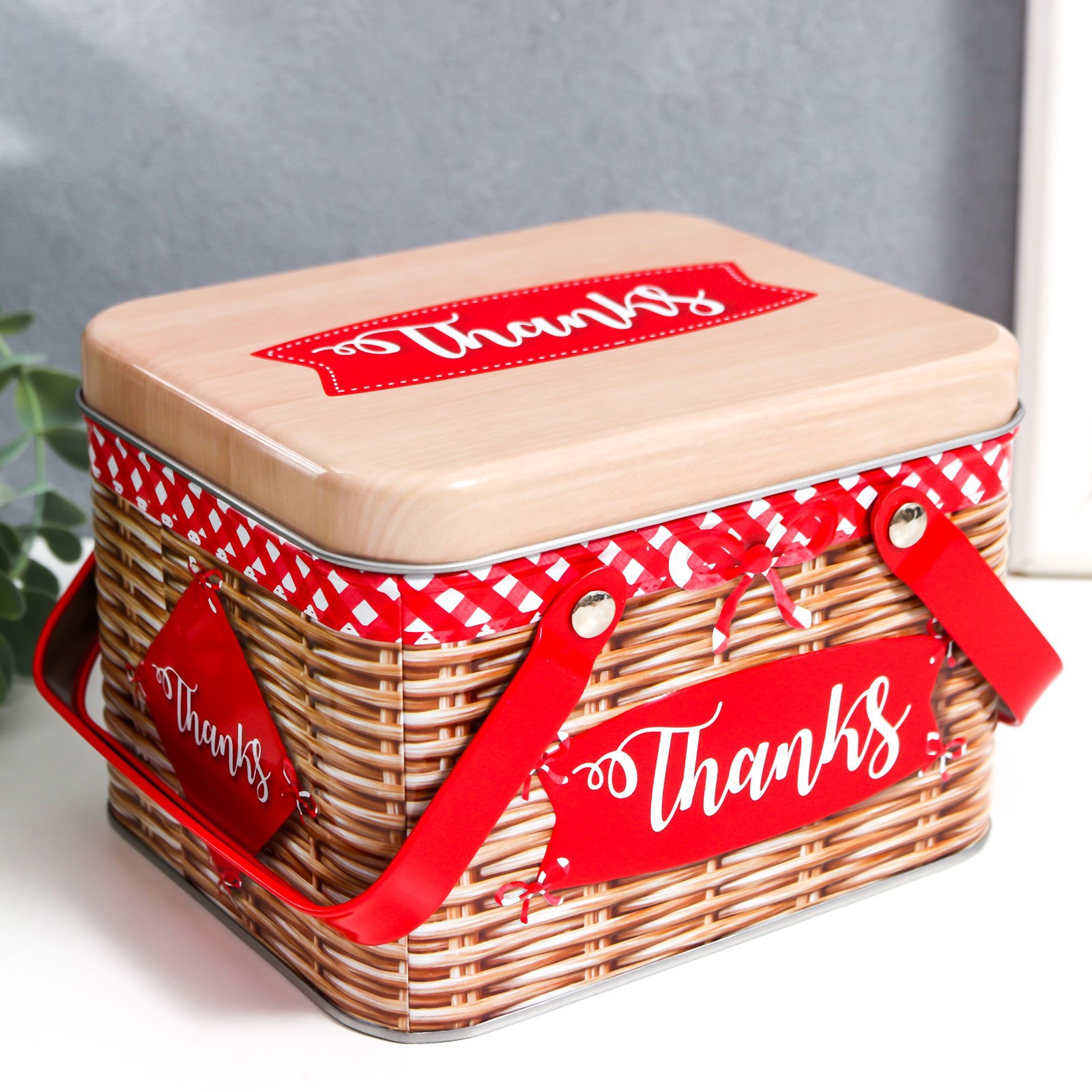 Изображение товара Шкатулка универсальная прямоугольная с ручками "Корзинка красная" 10.6x12.7x15.3 см