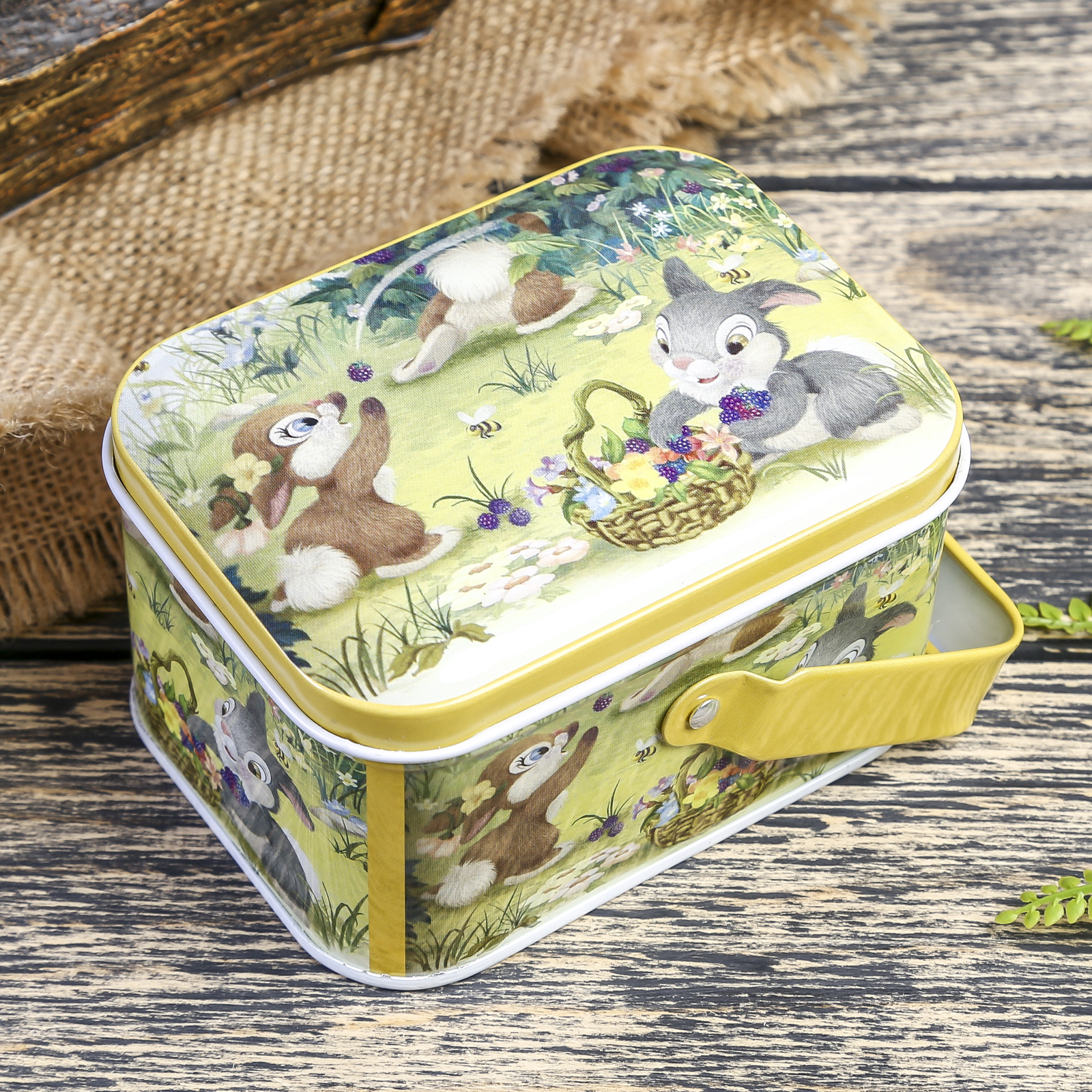 Изображение товара Шкатулка «Зайчики на лужайке» металлическая 6x10,5x8 см