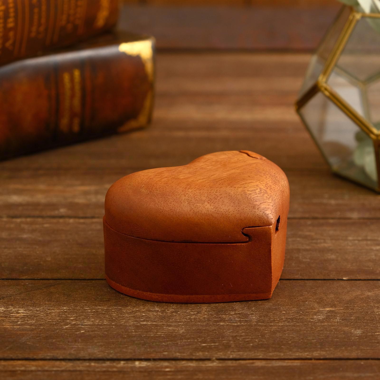 Изображение товара Шкатулка SIMALAND Сердце Универсальная 11x9x6 см махагон