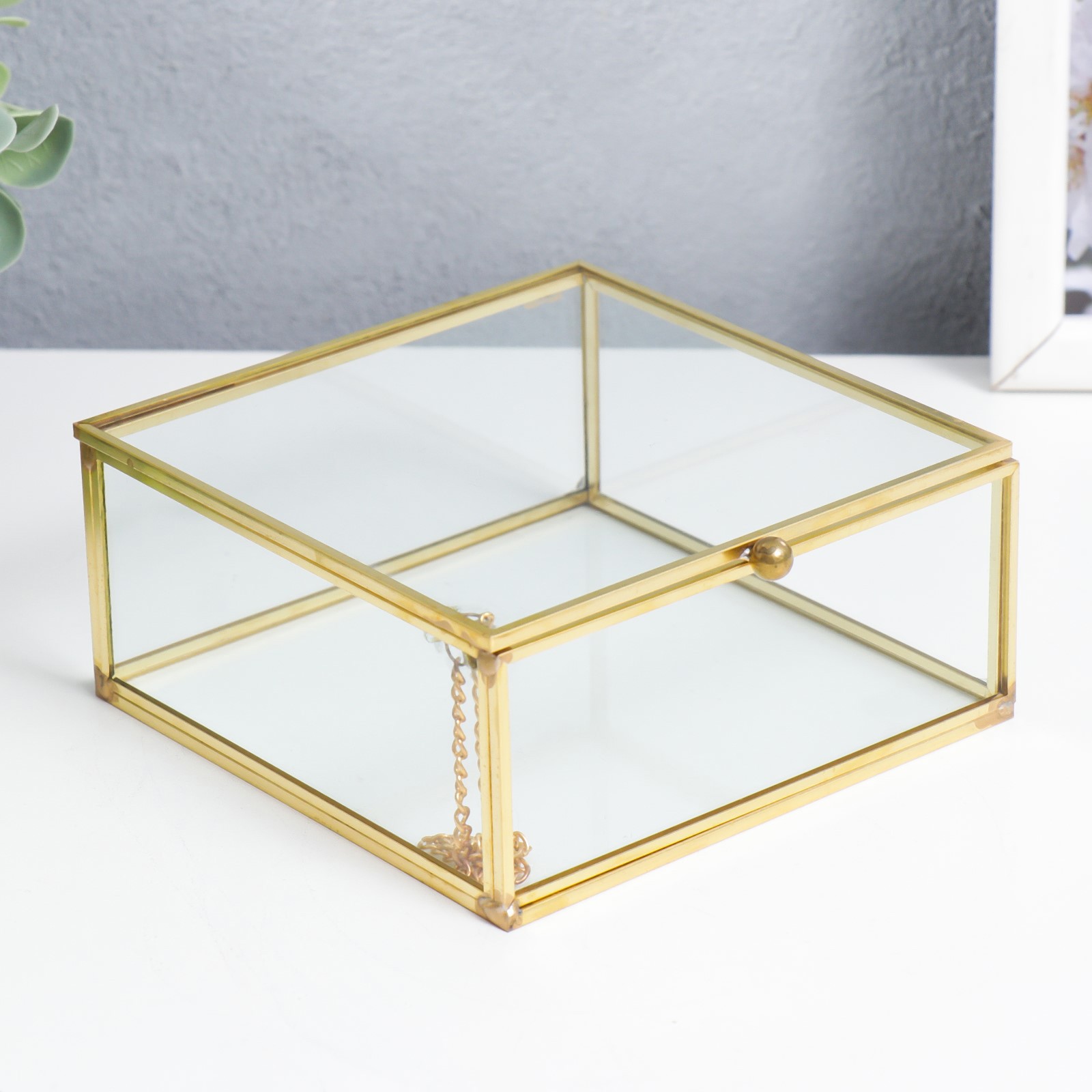 Изображение товара Шкатулка универсальная с металлическим каркасом "Квадрат с гранями" золото 5x12x12 см