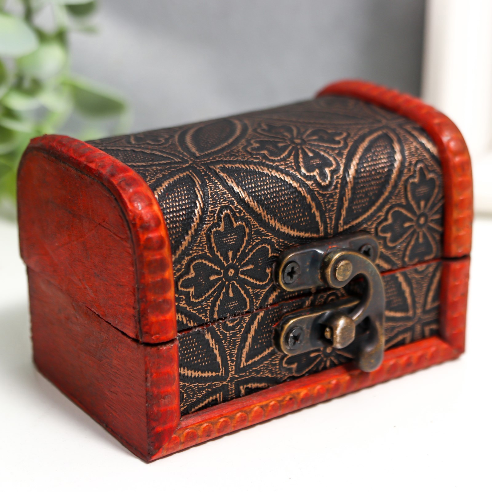 Изображение товара Шкатулка «Цветы в круге» — круглая кожаная шкатулка 7,5x9,8x8,5 см