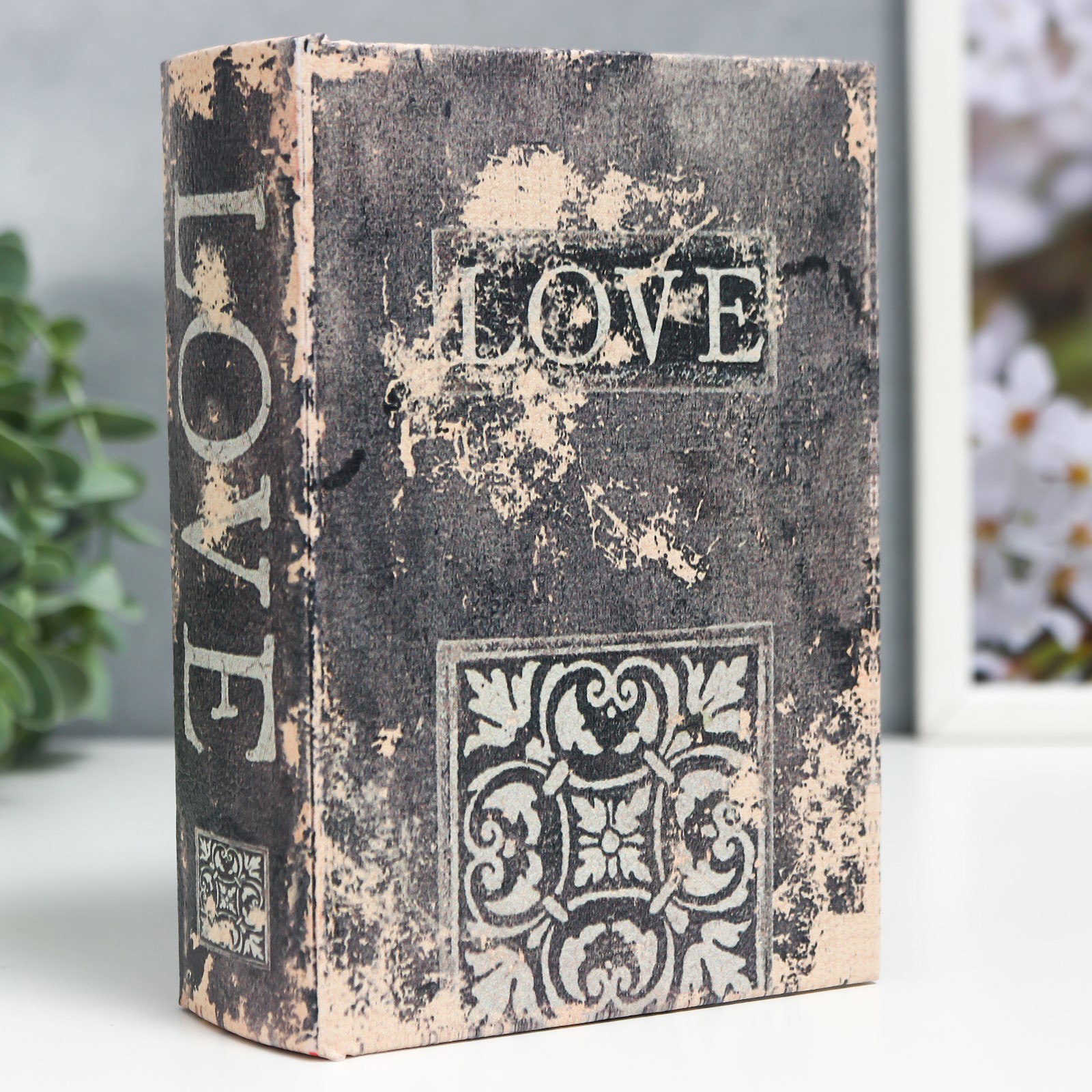 Изображение товара Шкатулка-книга Узор. Ретро. Love — стильная хранительница украшений