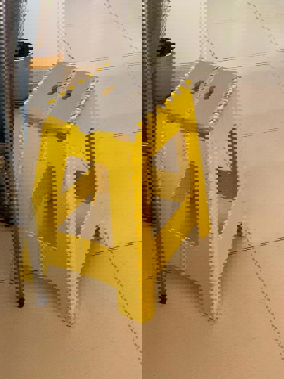 Изображение товара Высокий пластиковый табурет Трикапласт СТ002 43x57x3 см желтый