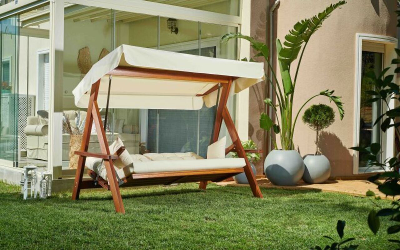 Изображение товара Качели садовые Aida swings Lyon 136x90x80 см с подушками и раскладкой