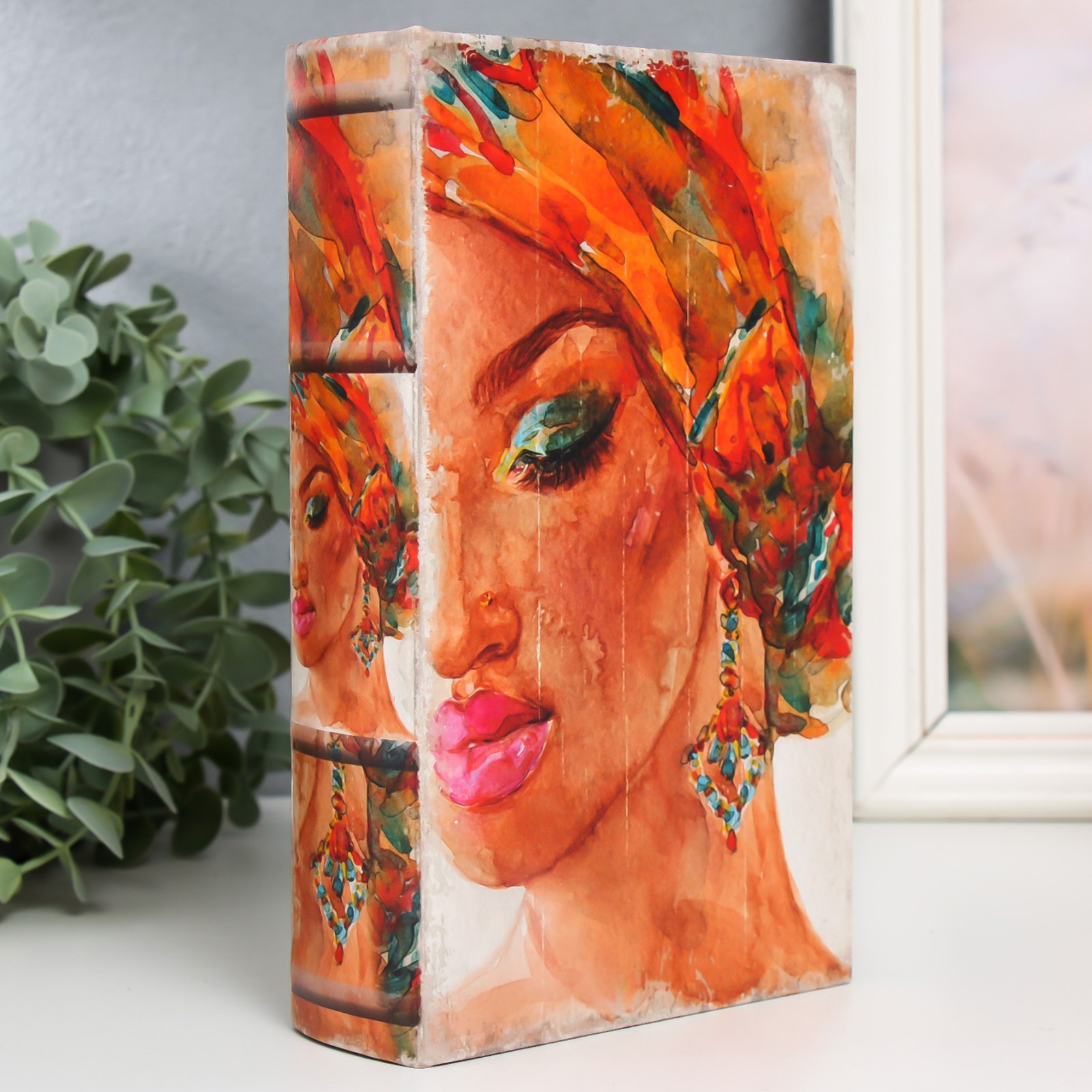 Изображение товара Шкатулка сейф-книга "Красивая девушка" 21x13x5 см