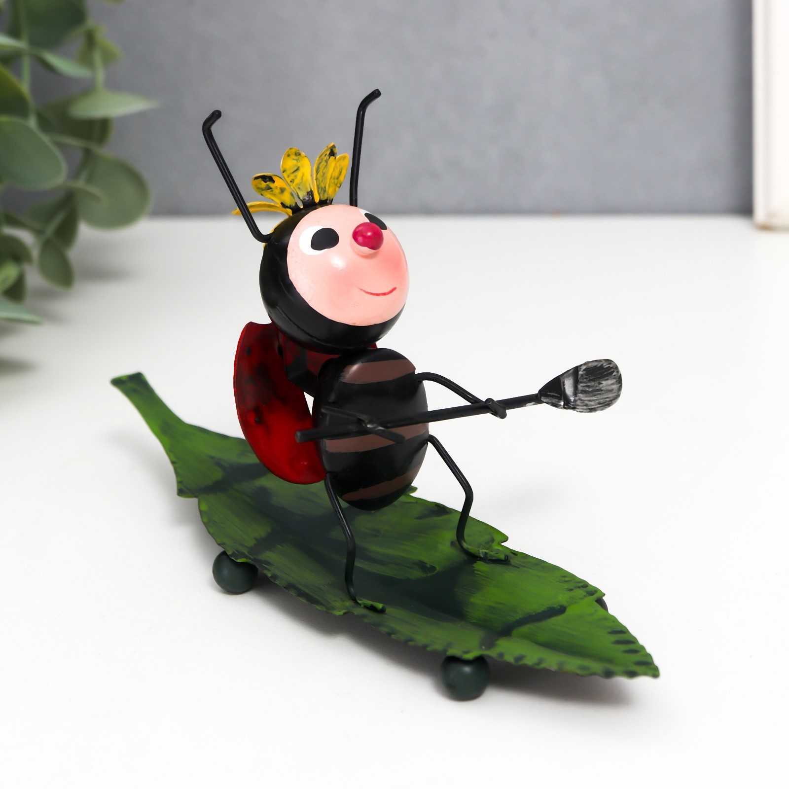 Изображение товара Сувенир Божья коровка с веслом на листике 5,5×14,5×9 см