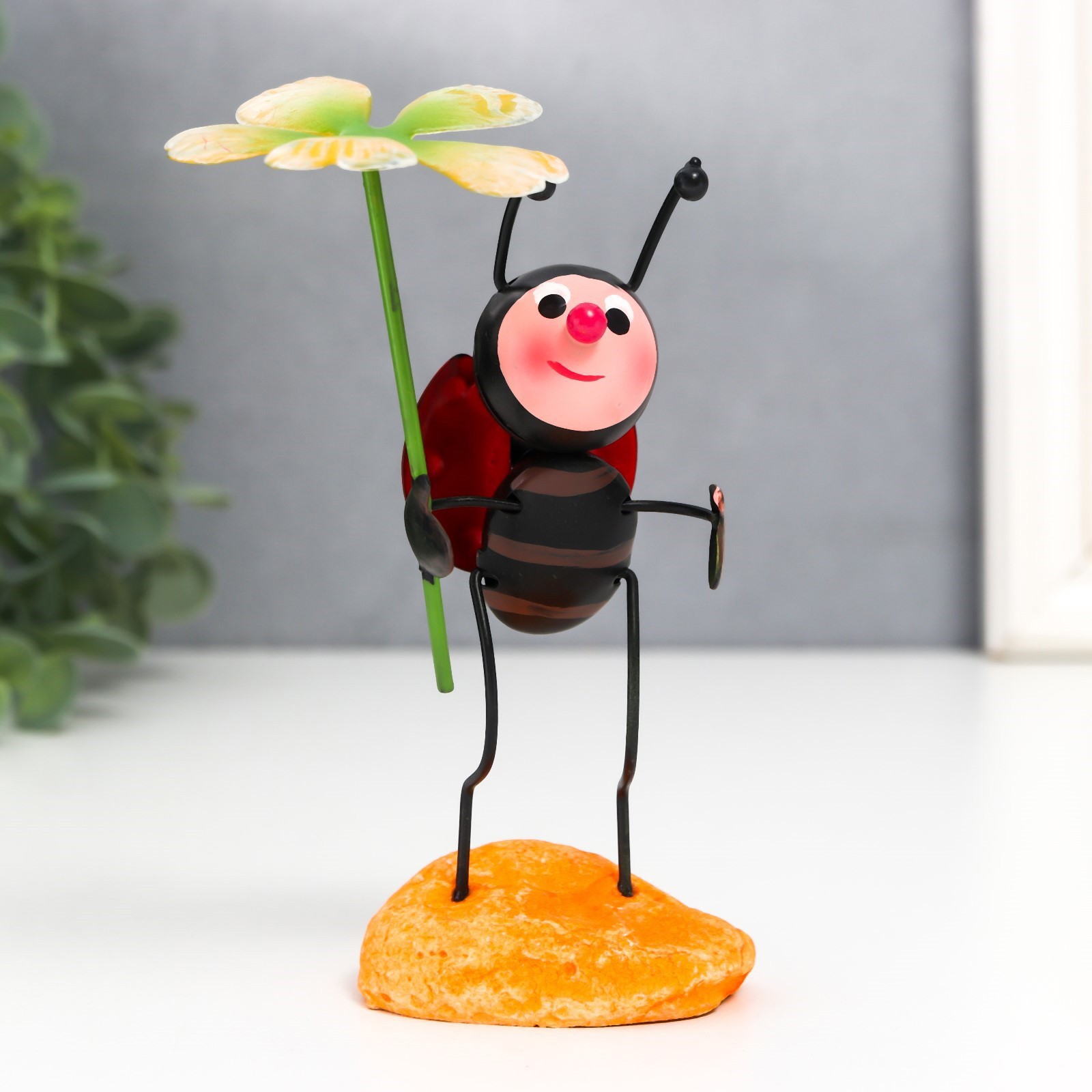 Изображение товара Сувенир интерьерный "Божья коровка с листиками на камушке" 4.5x6x14.5 см