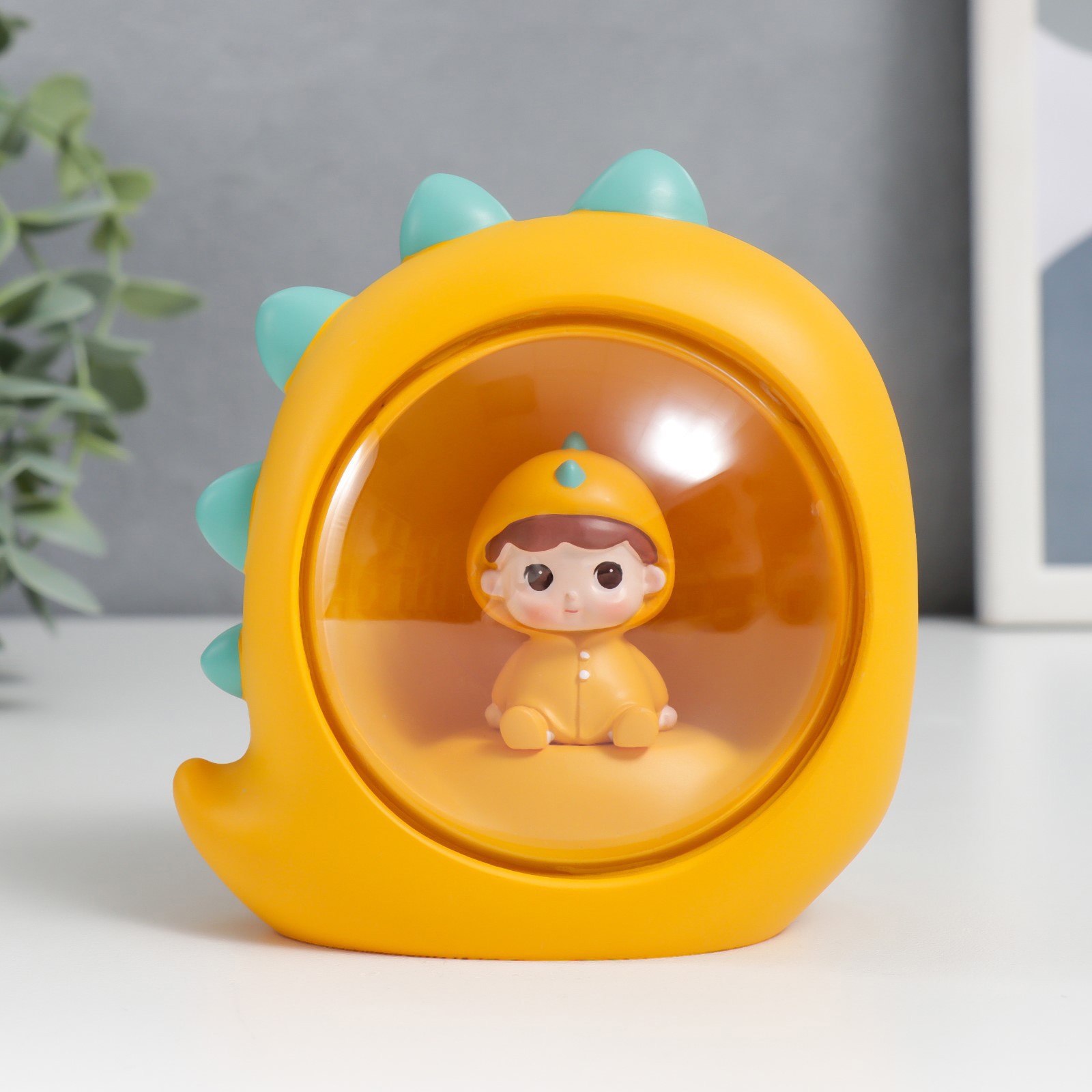 Изображение товара Сувенир интерьерный свет "Малыш в жёлтом костюмчике, в динозавре" 10x10 см