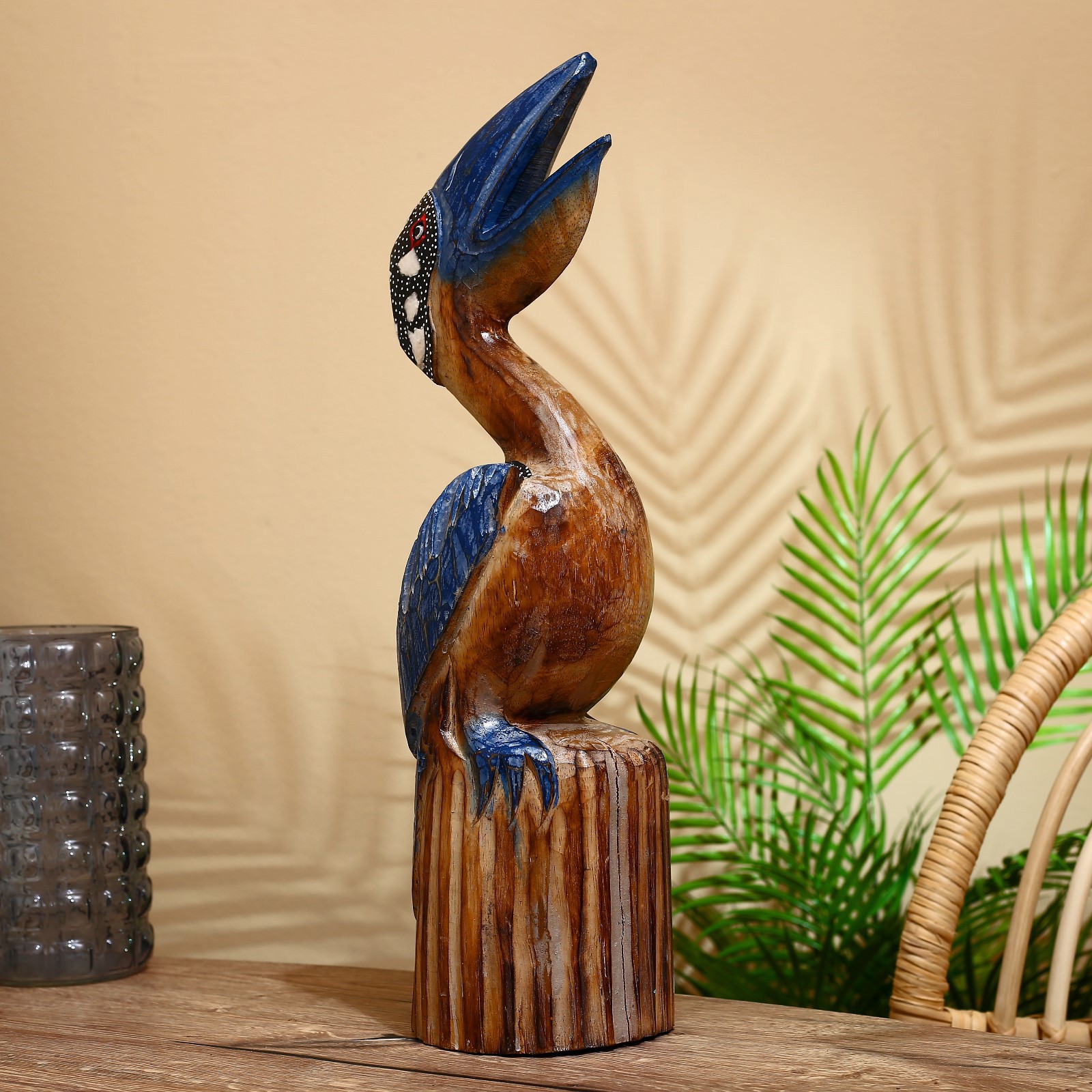 Изображение товара Интерьерный сувенир Пеликан 50 см из дерева Албезия