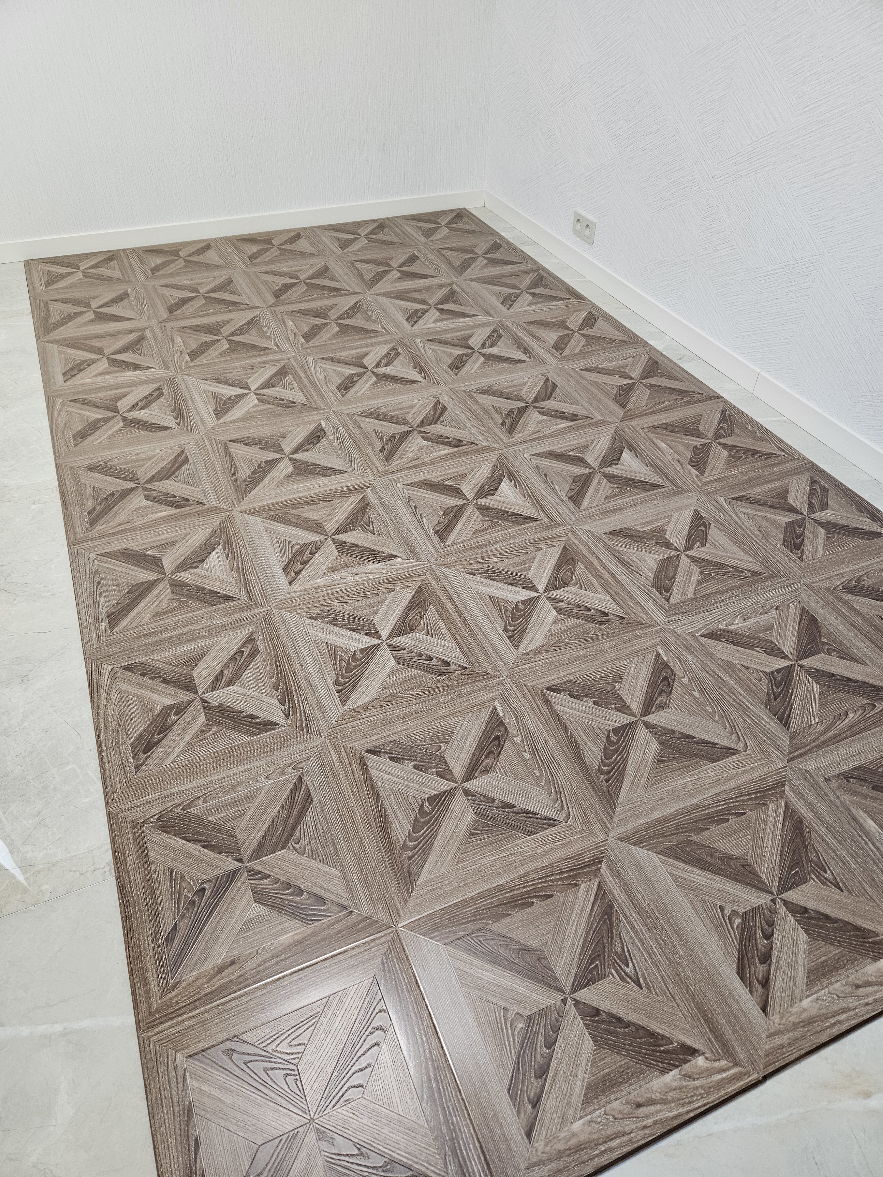 Изображение товара Ламинат Paradise Parquet PR-102 Дуб Мокко 33 класс 12 мм с фаской 2.43 м²