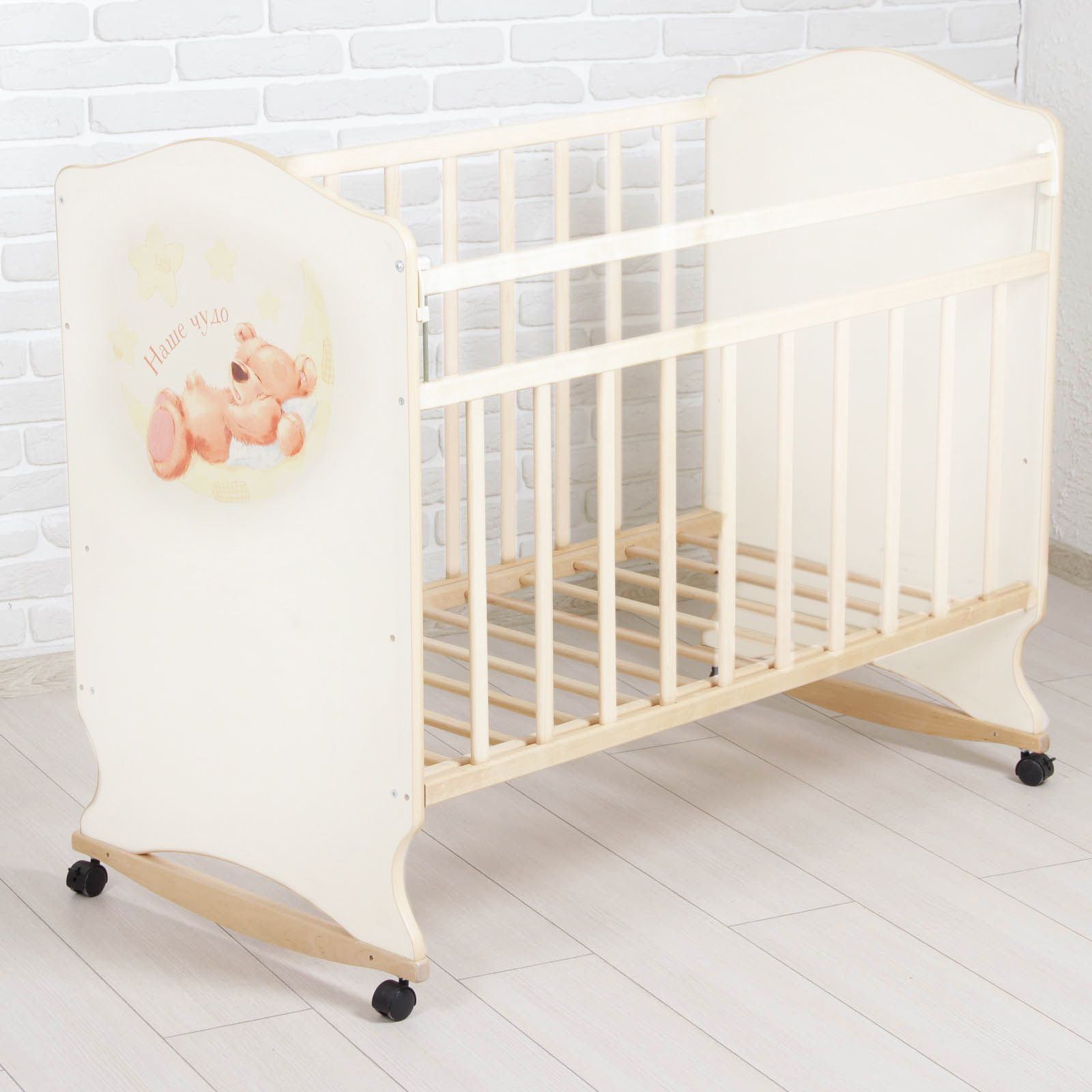 Изображение товара Детская кроватка ВДК Мишка на луне 60x120 см с качанием и ортопедическим данием